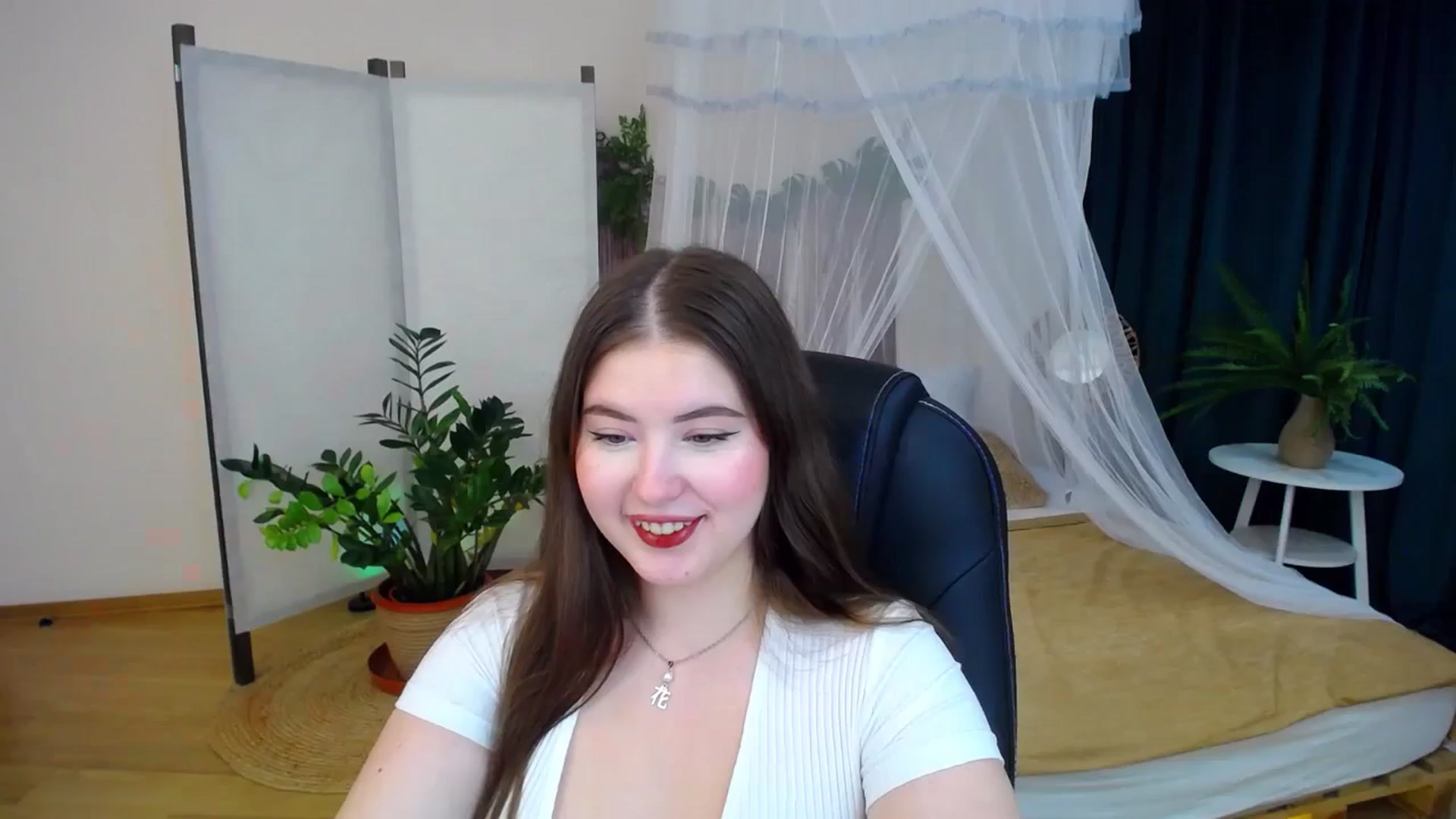 Gallery image thumbnail from AdmireMyEyes's myfreecams stream on, 10/07/2024, 19:47 image 17 of 20