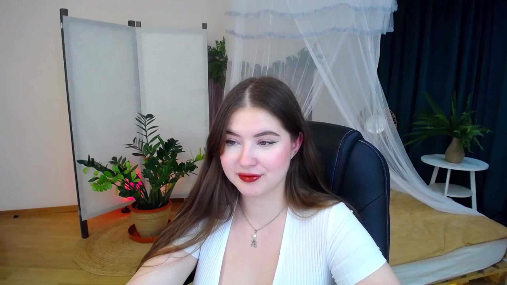 Gallery image thumbnail from AdmireMyEyes's myfreecams stream on, 10/07/2024, 19:47 image 12 of 20