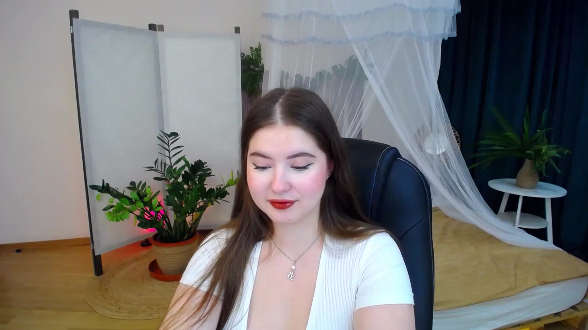 Gallery image thumbnail from AdmireMyEyes's myfreecams stream on, 10/07/2024, 19:47 image 14 of 20