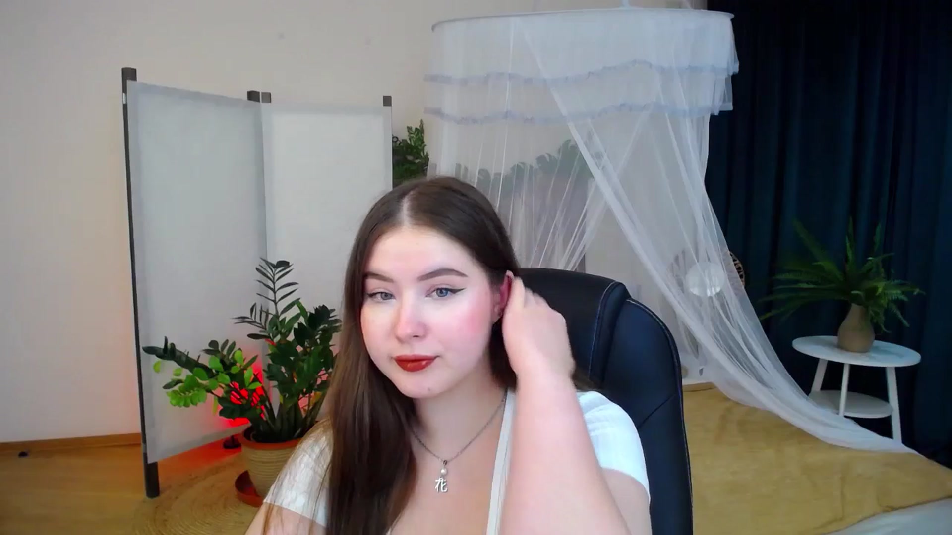 Gallery image thumbnail from AdmireMyEyes's myfreecams stream on, 10/07/2024, 19:47 image 5 of 20