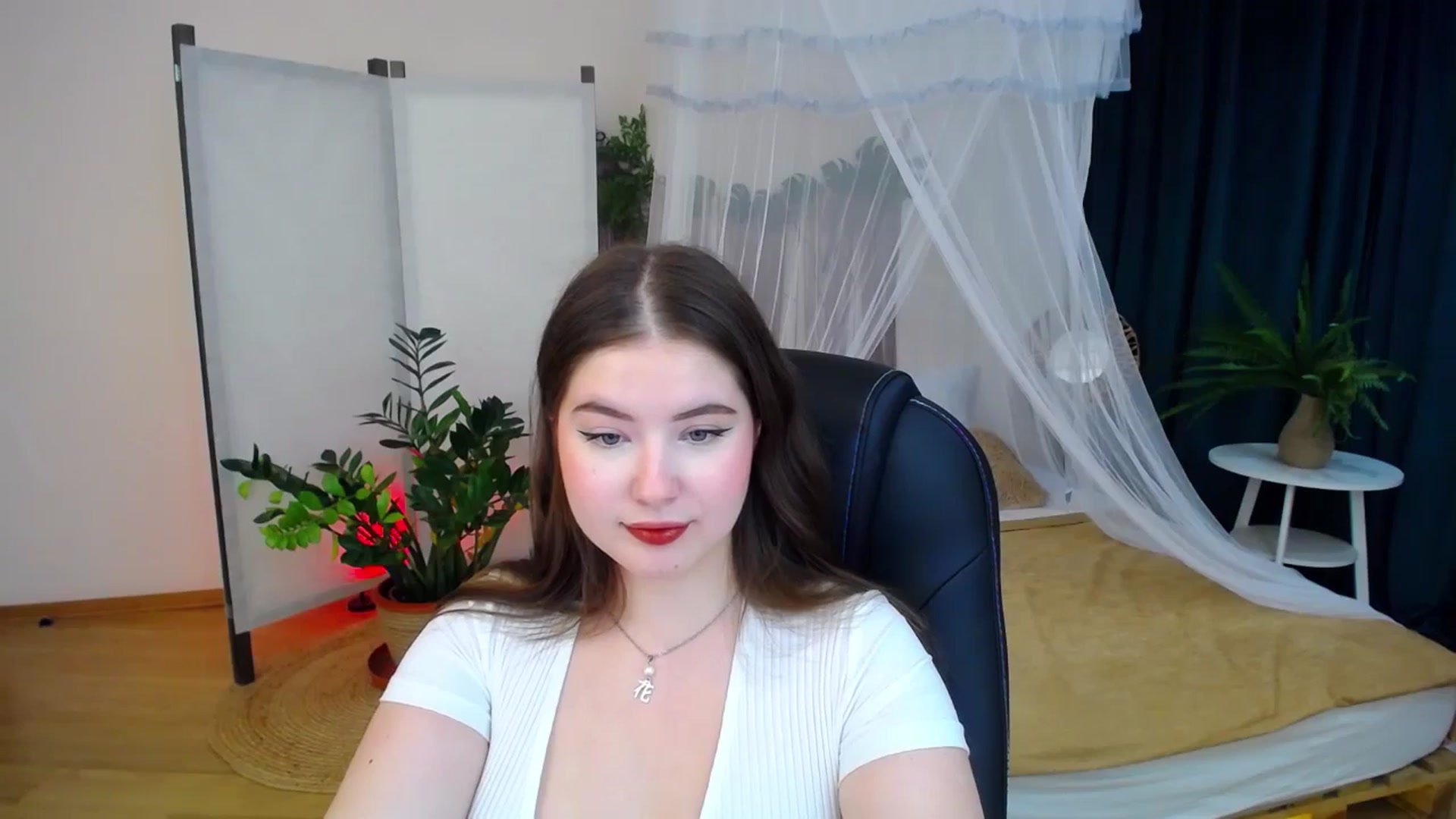 Gallery image thumbnail from AdmireMyEyes's myfreecams stream on, 10/07/2024, 19:47 image 19 of 20