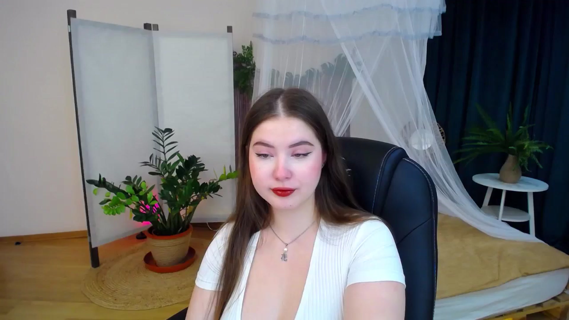 Gallery image thumbnail from AdmireMyEyes's myfreecams stream on, 10/07/2024, 19:47 image 16 of 20