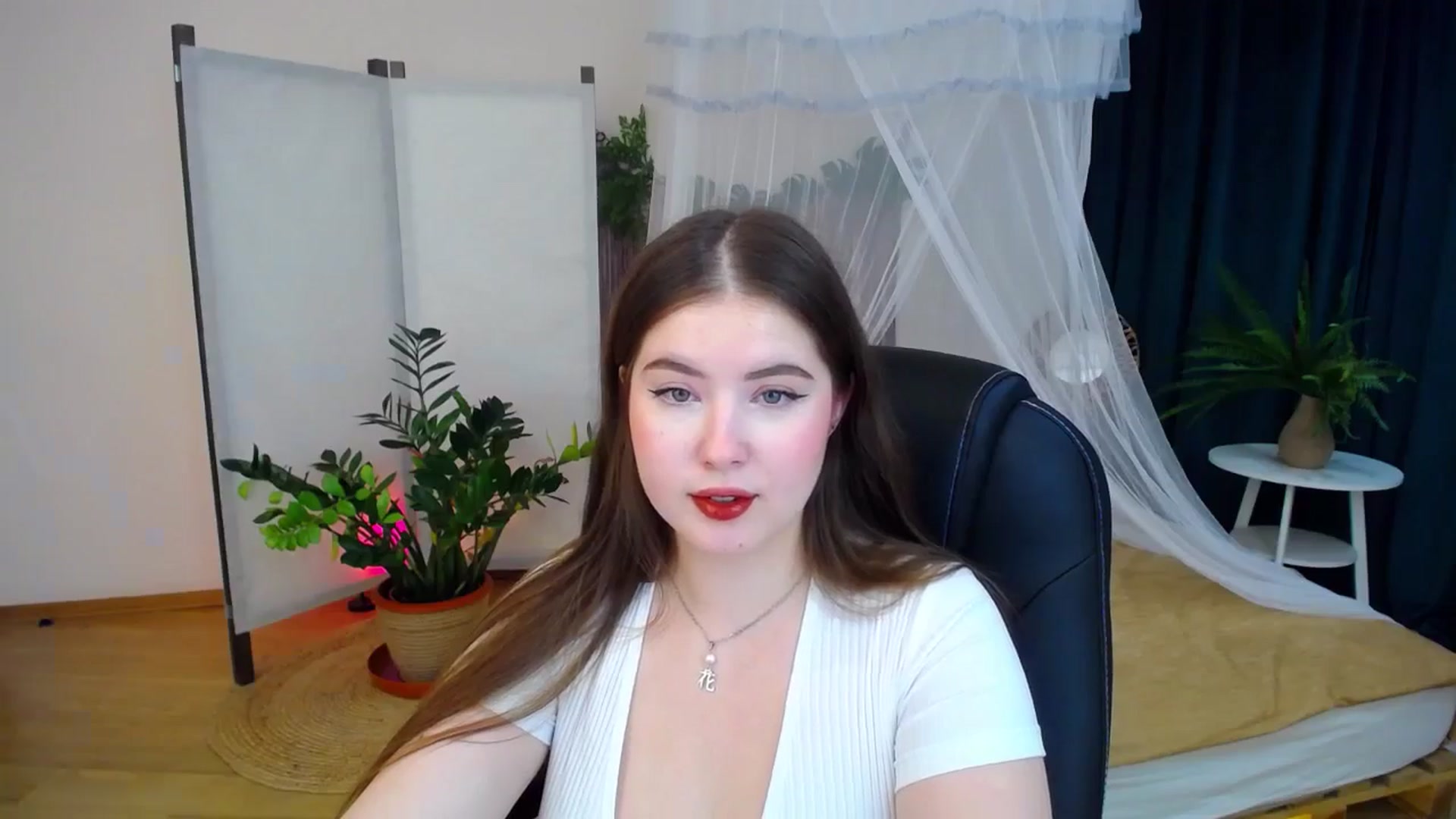 Gallery image thumbnail from AdmireMyEyes's myfreecams stream on, 10/07/2024, 19:47 image 13 of 20