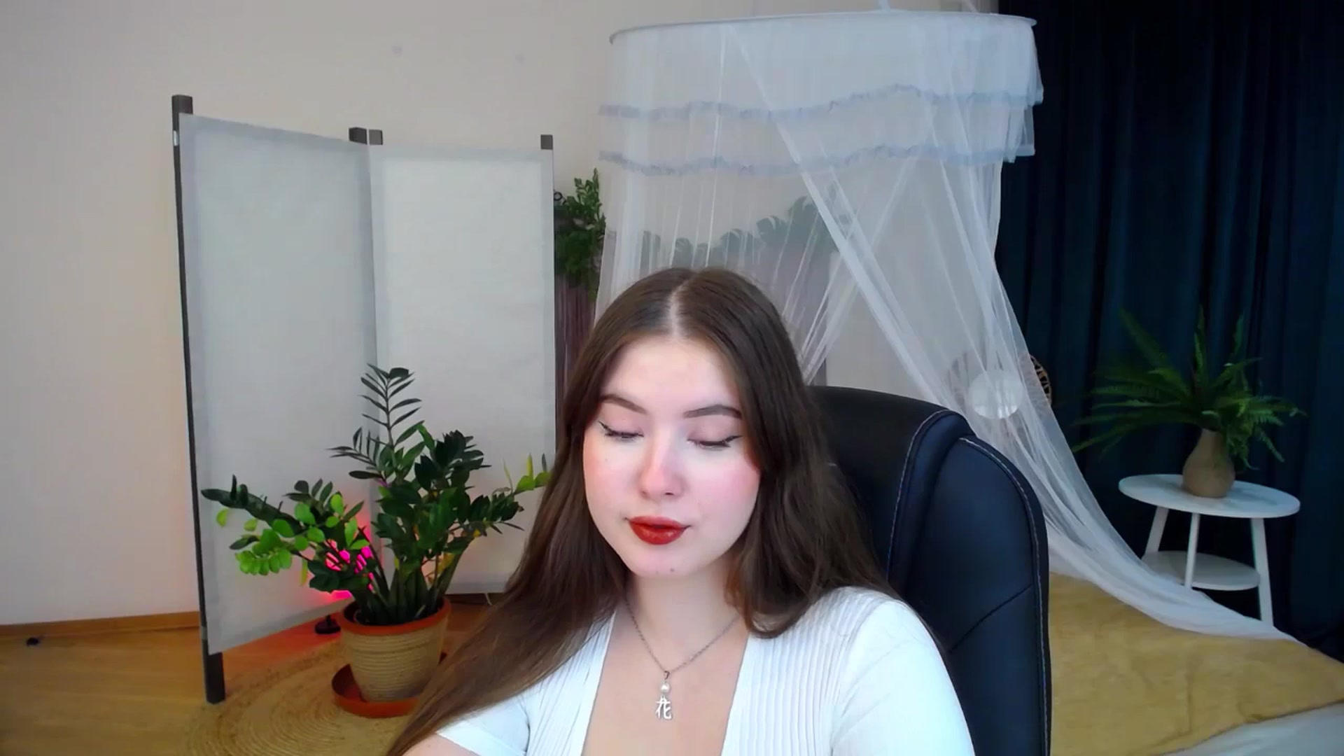 Gallery image thumbnail from AdmireMyEyes's myfreecams stream on, 10/07/2024, 19:47 image 7 of 20
