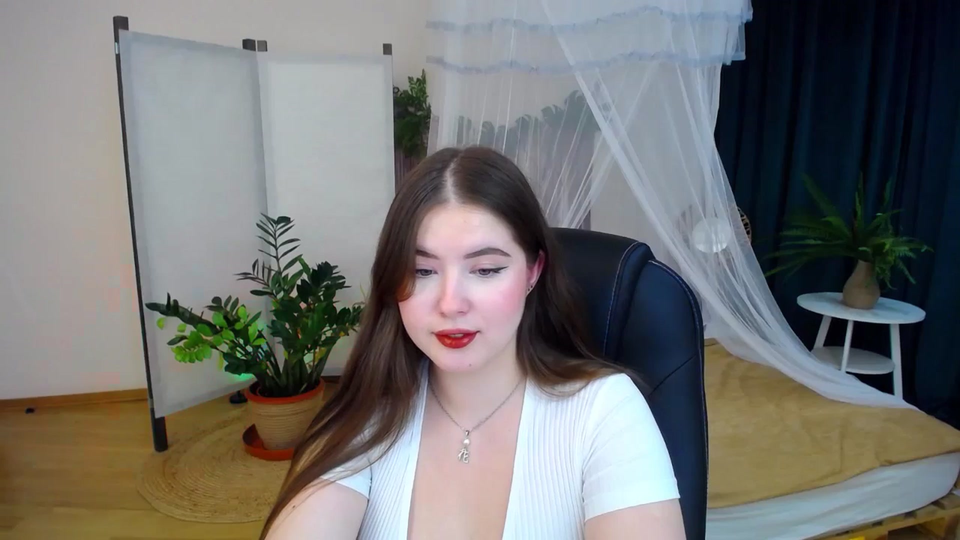 Gallery image thumbnail from AdmireMyEyes's myfreecams stream on, 10/07/2024, 19:47 image 11 of 20