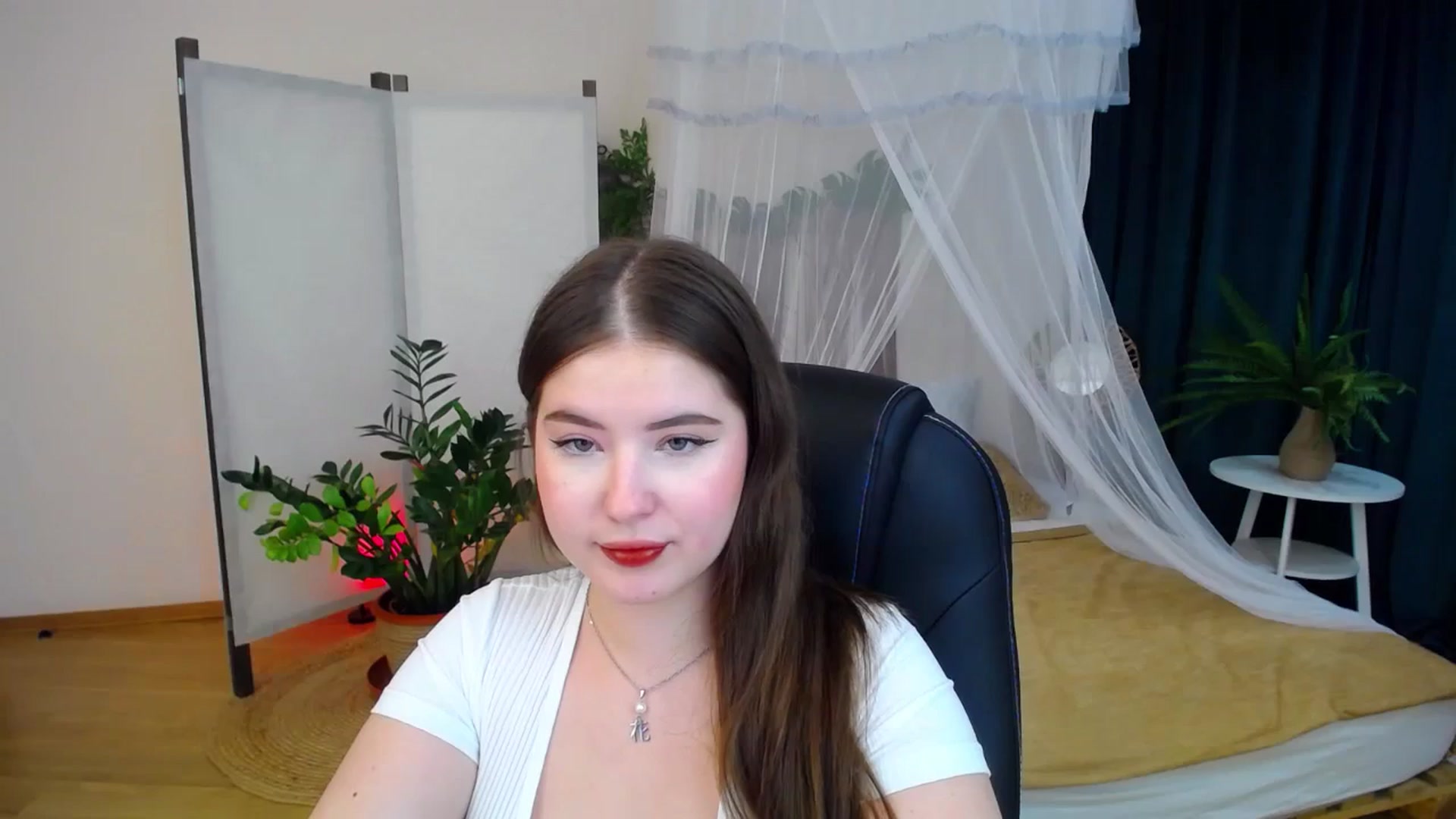 Gallery image thumbnail from AdmireMyEyes's myfreecams stream on, 10/07/2024, 21:10 image 8 of 20