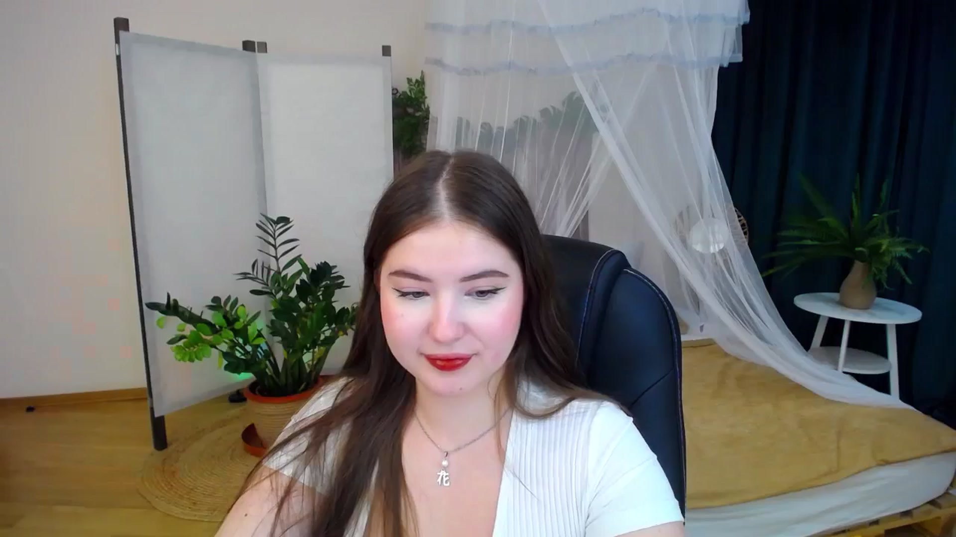 Gallery image thumbnail from AdmireMyEyes's myfreecams stream on, 10/07/2024, 21:10 image 14 of 20