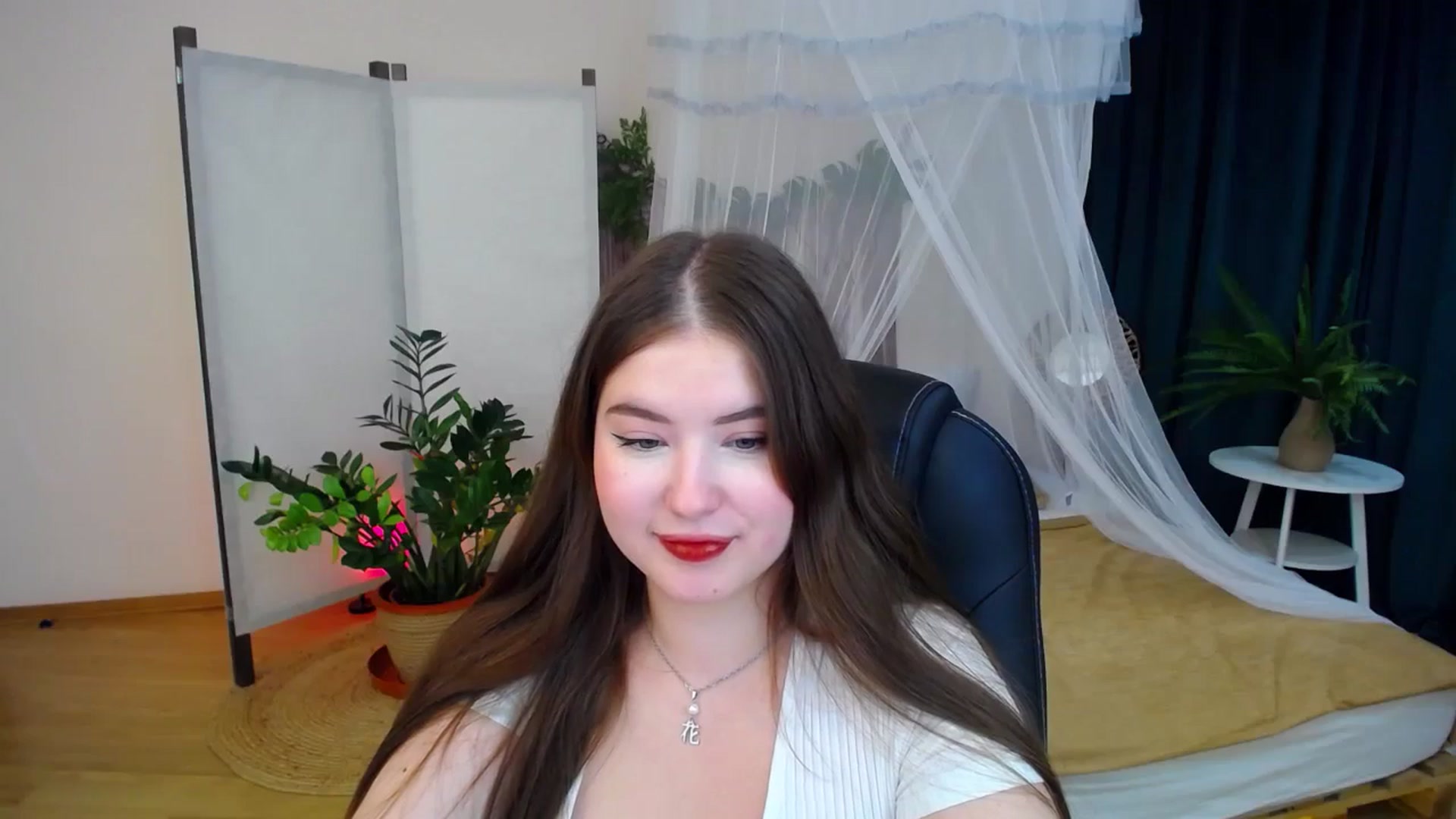Gallery image thumbnail from AdmireMyEyes's myfreecams stream on, 10/07/2024, 21:10 image 15 of 20