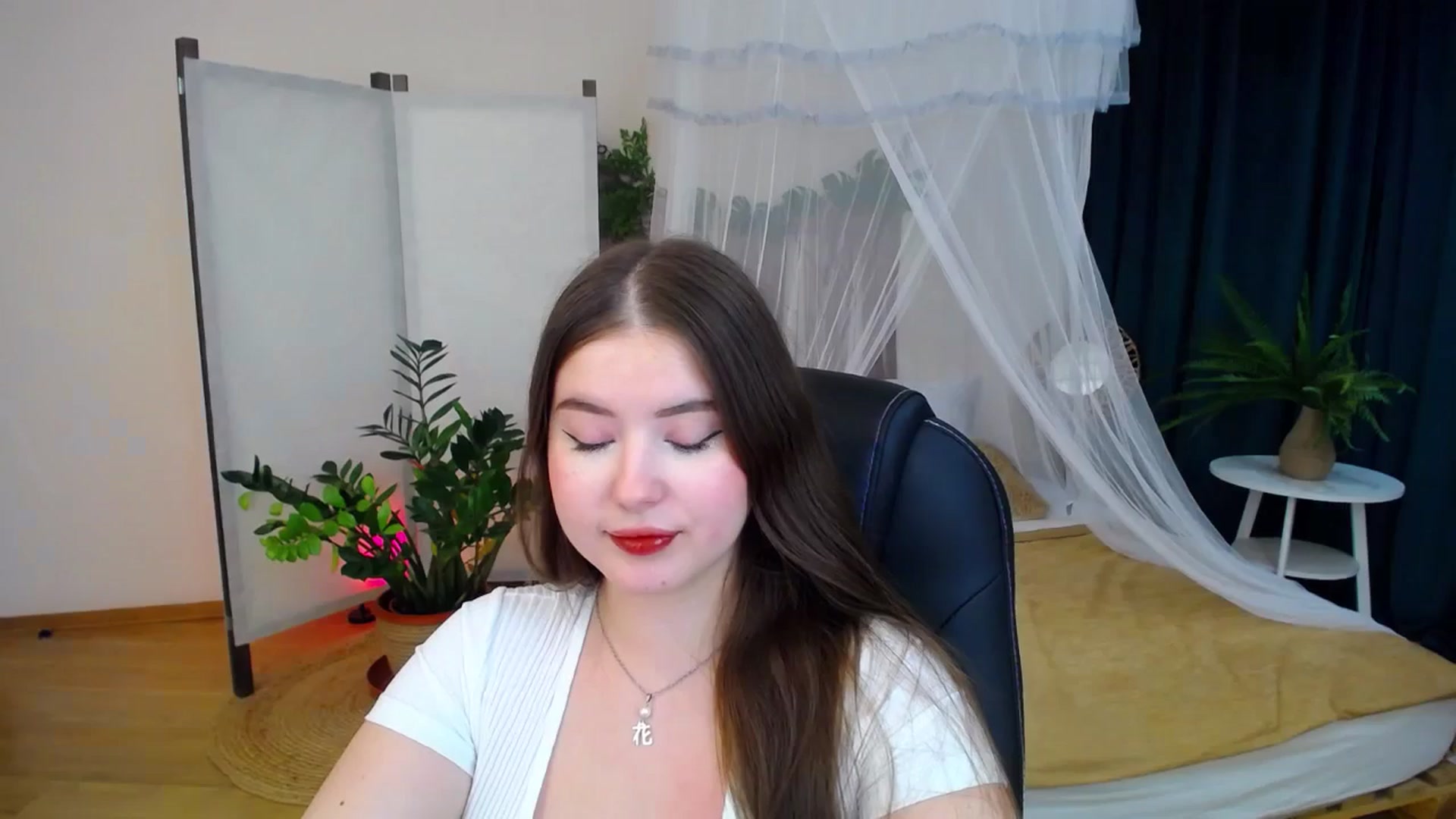 Gallery image thumbnail from AdmireMyEyes's myfreecams stream on, 10/07/2024, 21:10 image 9 of 20
