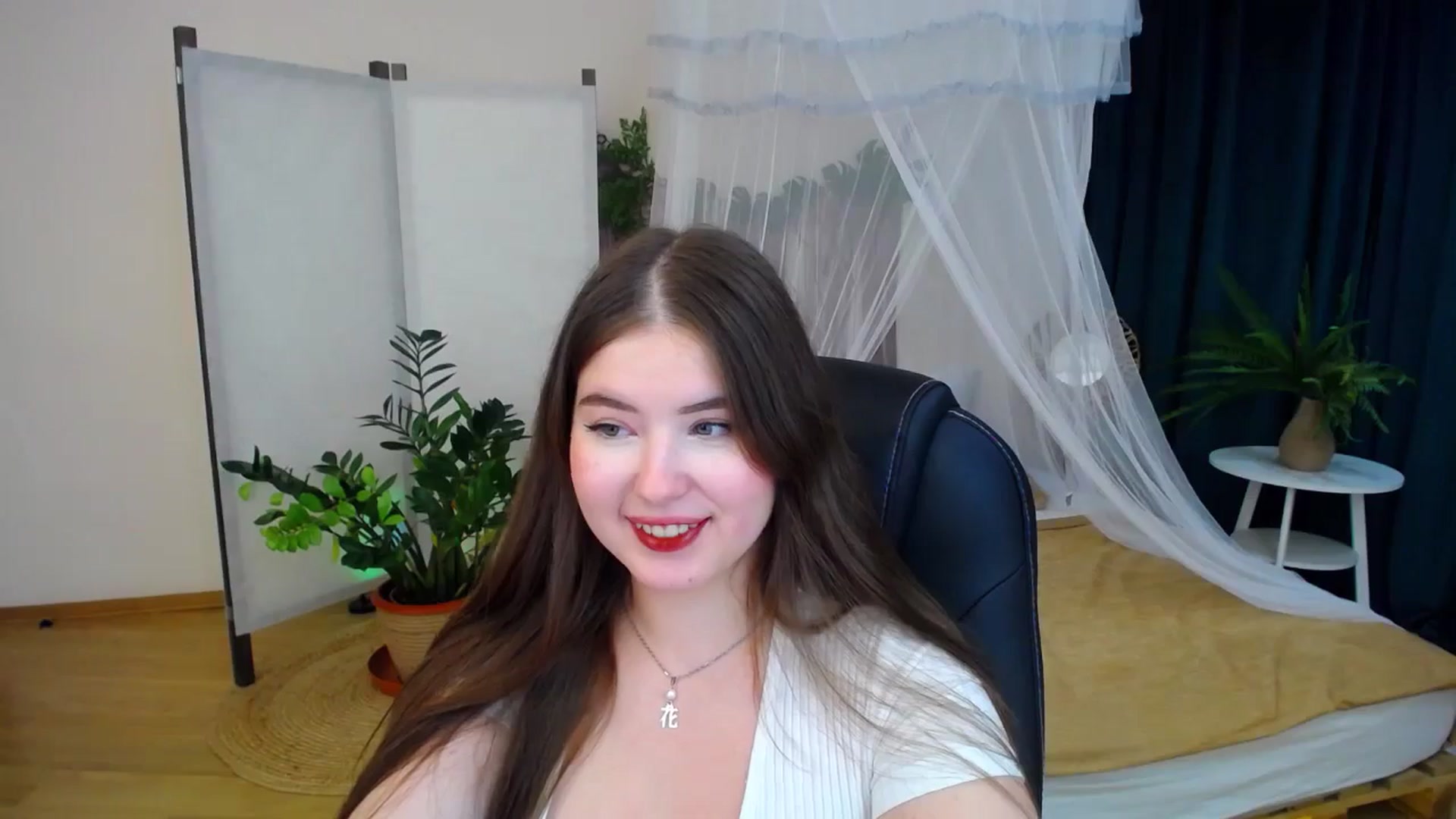 Gallery image thumbnail from AdmireMyEyes's myfreecams stream on, 10/07/2024, 21:10 image 16 of 20