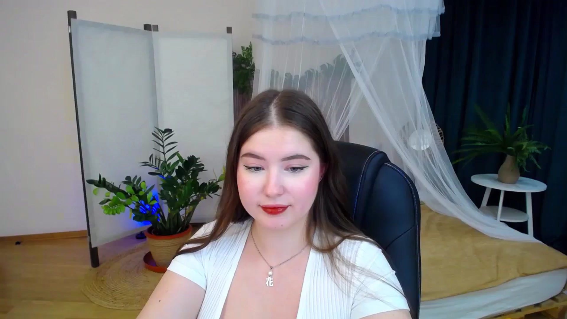 Gallery image thumbnail from AdmireMyEyes's myfreecams stream on, 10/07/2024, 21:10 image 18 of 20