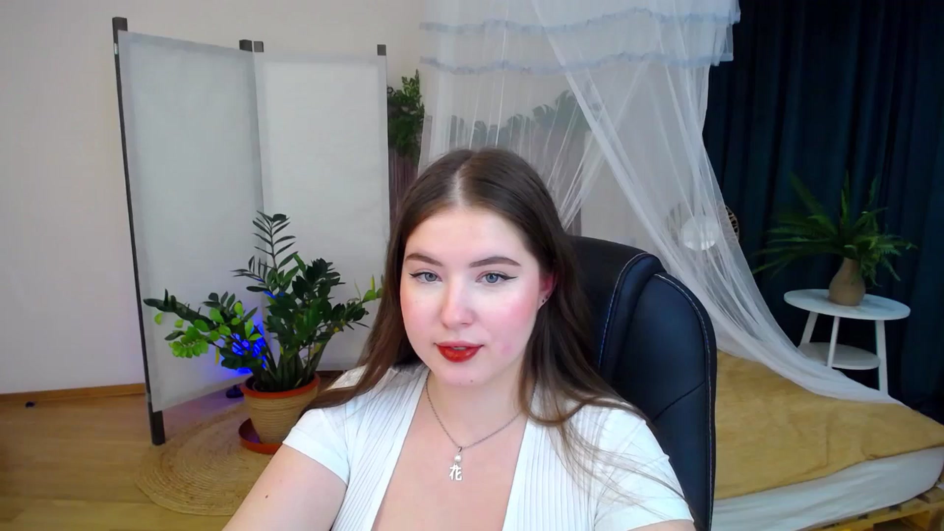 Gallery image thumbnail from AdmireMyEyes's myfreecams stream on, 10/07/2024, 21:10 image 17 of 20
