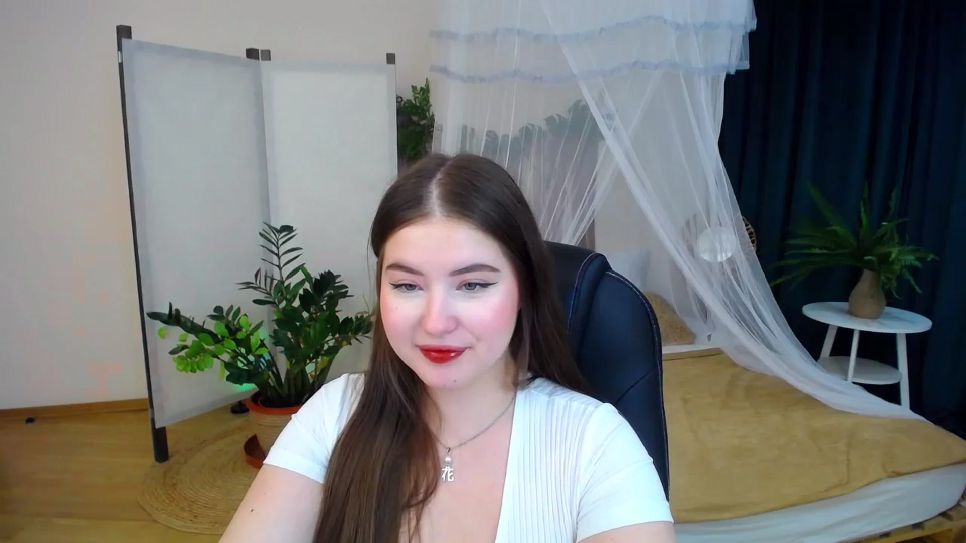 Gallery image thumbnail from AdmireMyEyes's myfreecams stream on, 10/07/2024, 21:10 image 4 of 20