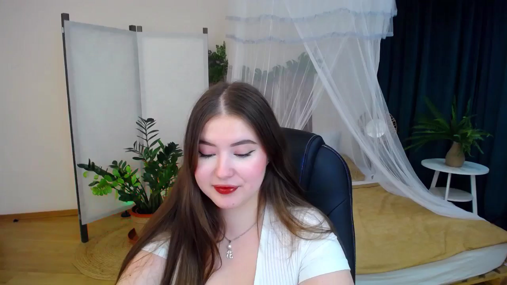 Gallery image thumbnail from AdmireMyEyes's myfreecams stream on, 10/07/2024, 21:10 image 6 of 20