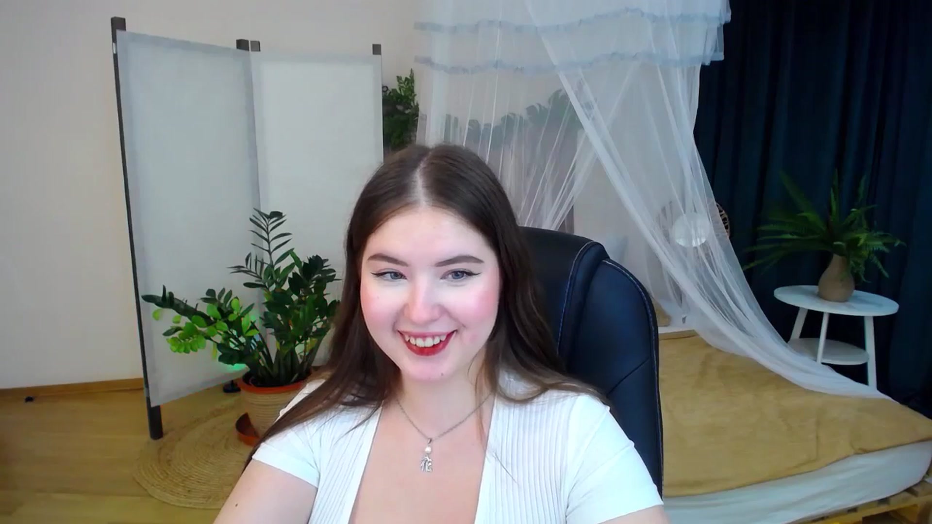 Gallery image thumbnail from AdmireMyEyes's myfreecams stream on, 10/07/2024, 21:10 image 12 of 20