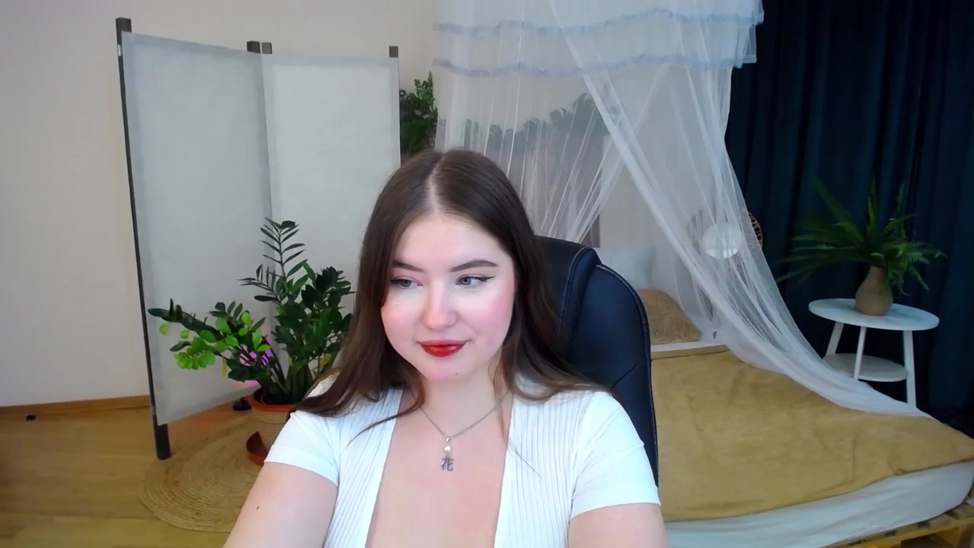 Gallery image thumbnail from AdmireMyEyes's myfreecams stream on, 10/07/2024, 21:10 image 11 of 20