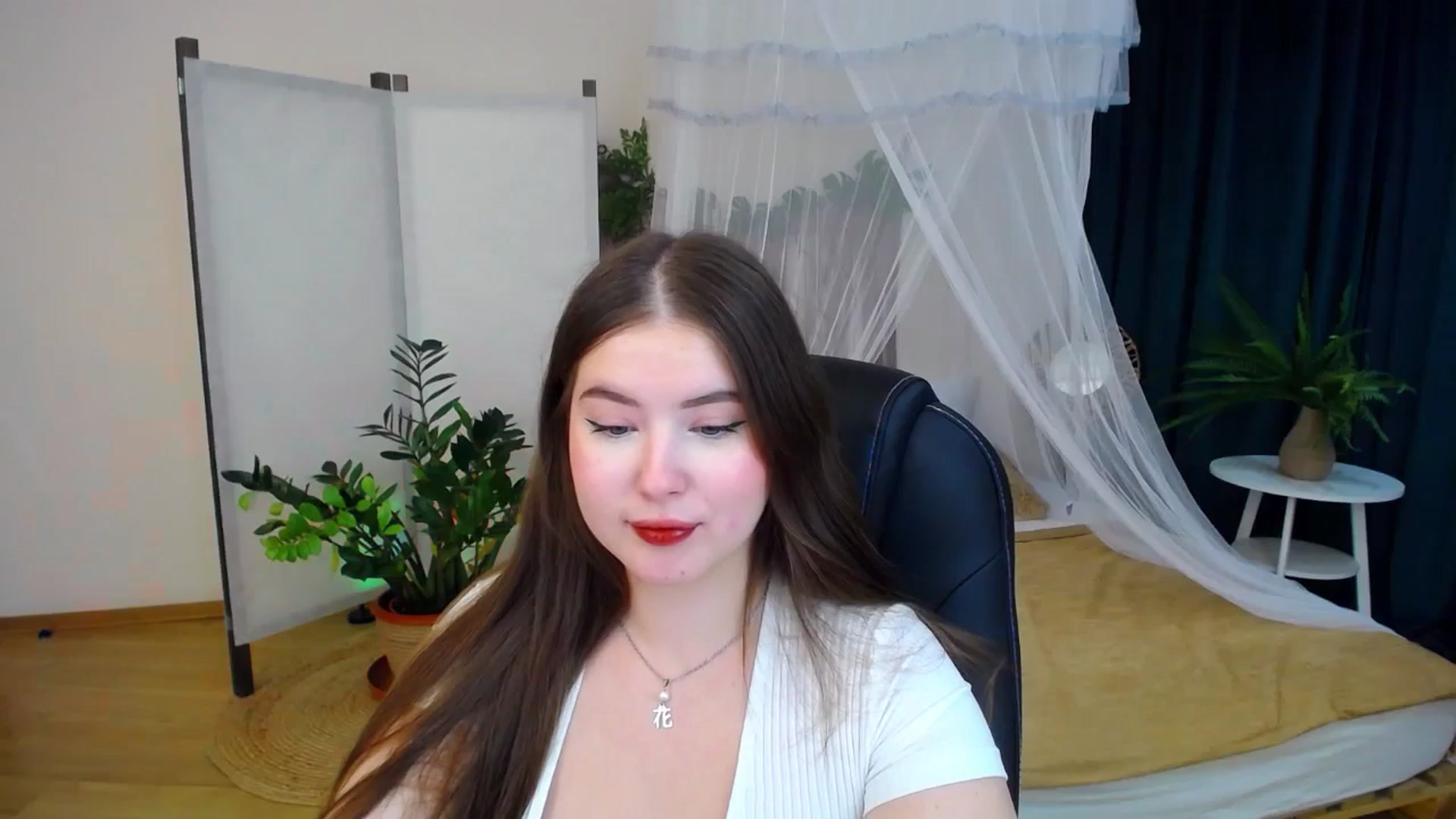 Gallery image thumbnail from AdmireMyEyes's myfreecams stream on, 10/07/2024, 21:10 image 7 of 20