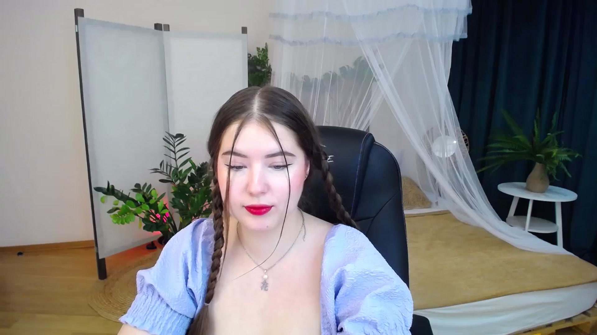 Gallery image thumbnail from AdmireMyEyes's myfreecams stream on, 10/08/2024, 19:17 image 14 of 20