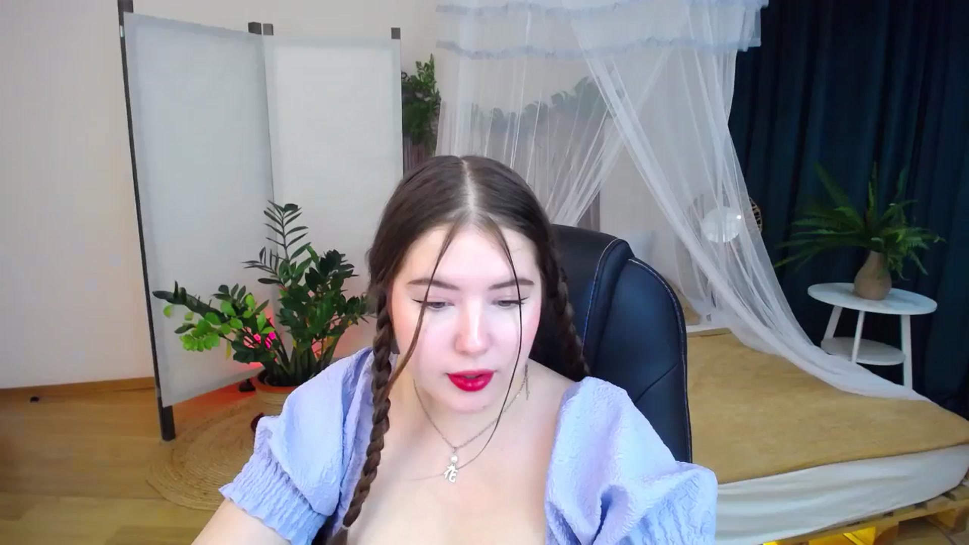 Gallery image thumbnail from AdmireMyEyes's myfreecams stream on, 10/08/2024, 19:17 image 10 of 20