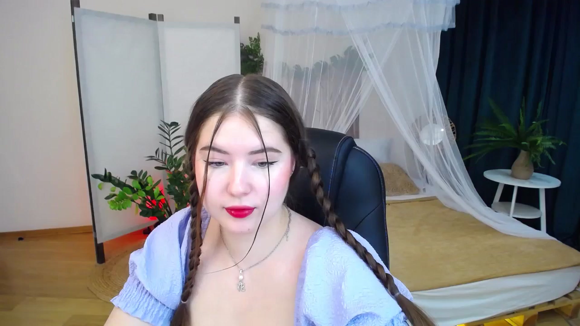 Gallery image thumbnail from AdmireMyEyes's myfreecams stream on, 10/08/2024, 19:17 image 12 of 20
