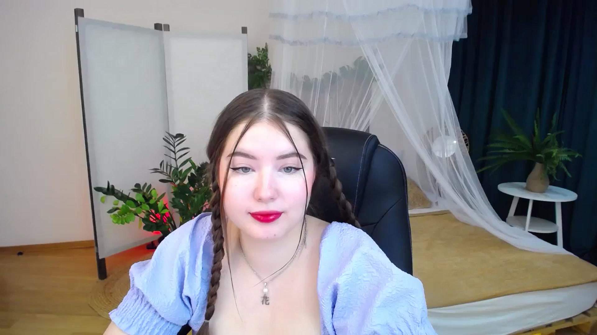 Gallery image thumbnail from AdmireMyEyes's myfreecams stream on, 10/08/2024, 19:17 image 15 of 20