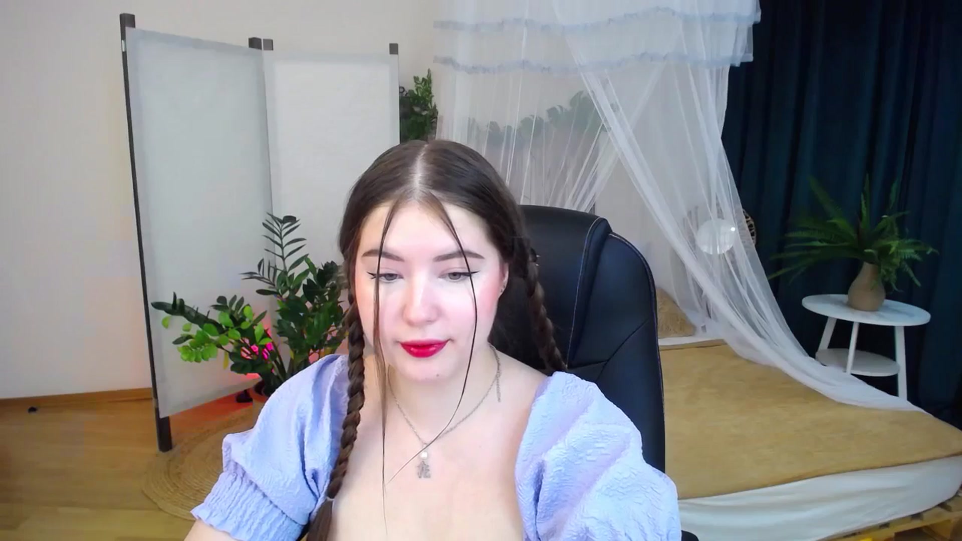 Gallery image thumbnail from AdmireMyEyes's myfreecams stream on, 10/08/2024, 19:17 image 16 of 20