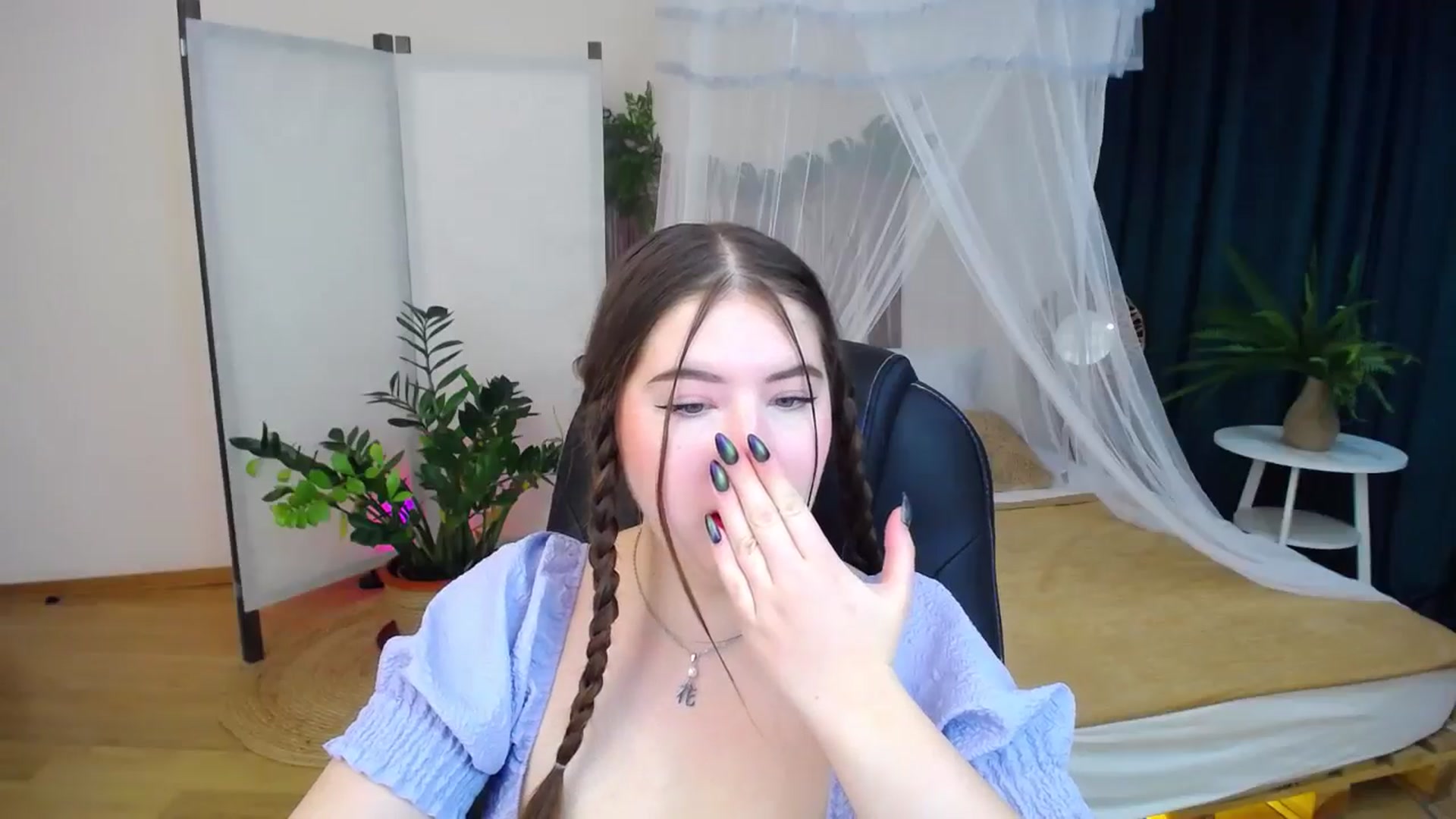 Gallery image thumbnail from AdmireMyEyes's myfreecams stream on, 10/08/2024, 19:17 image 8 of 20