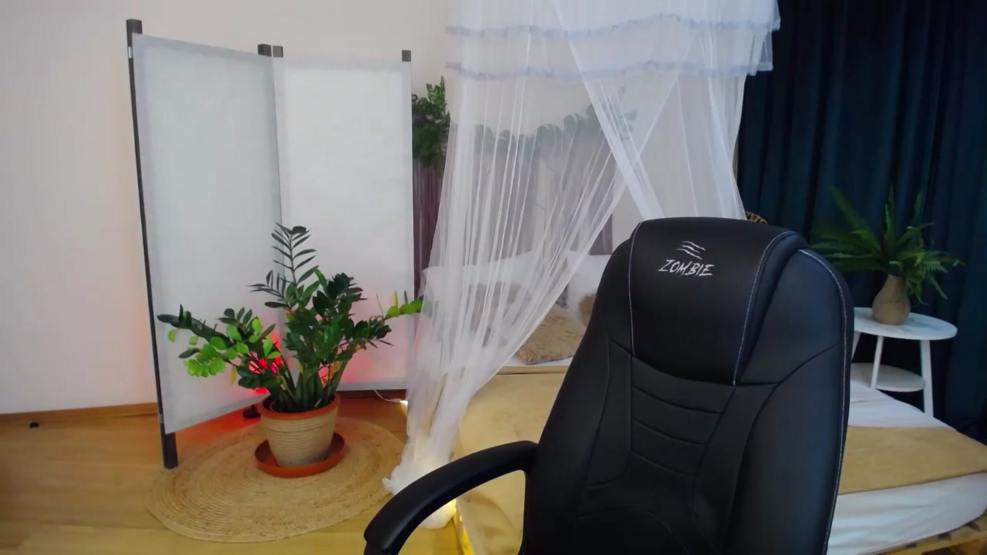 Gallery image thumbnail from AdmireMyEyes's myfreecams stream on, 10/08/2024, 20:34 image 4 of 20