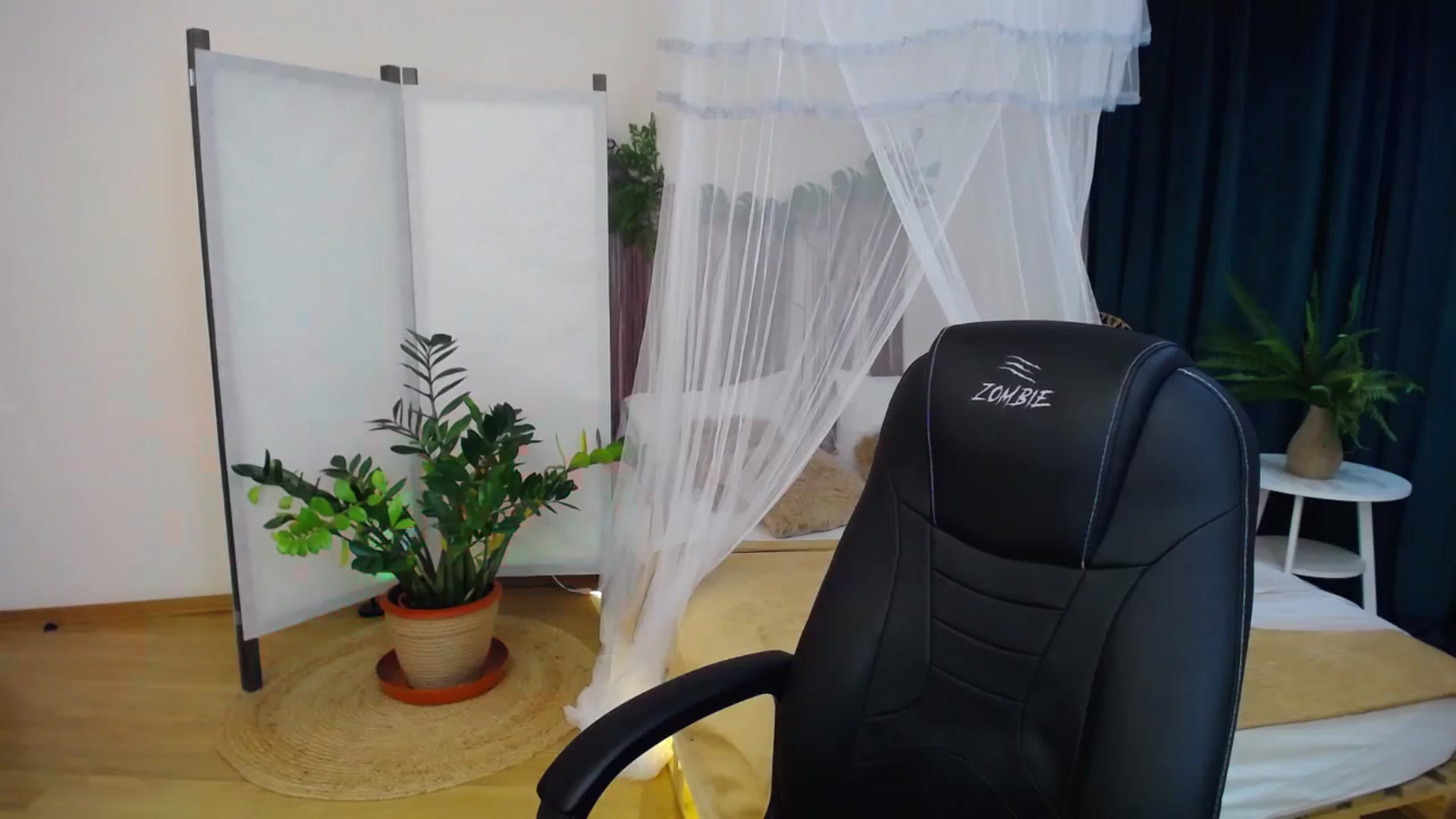 Gallery image thumbnail from AdmireMyEyes's myfreecams stream on, 10/08/2024, 20:34 image 5 of 20