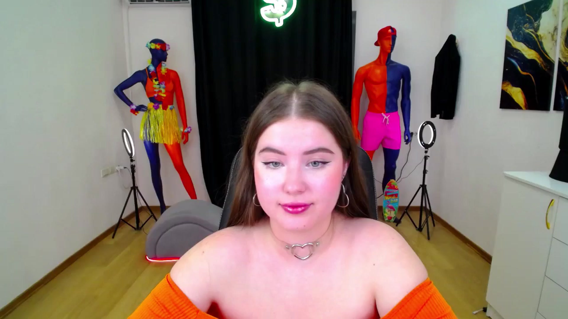 Gallery image thumbnail from AdmireMyEyes's myfreecams stream on, 10/11/2024, 10:57 image 3 of 20