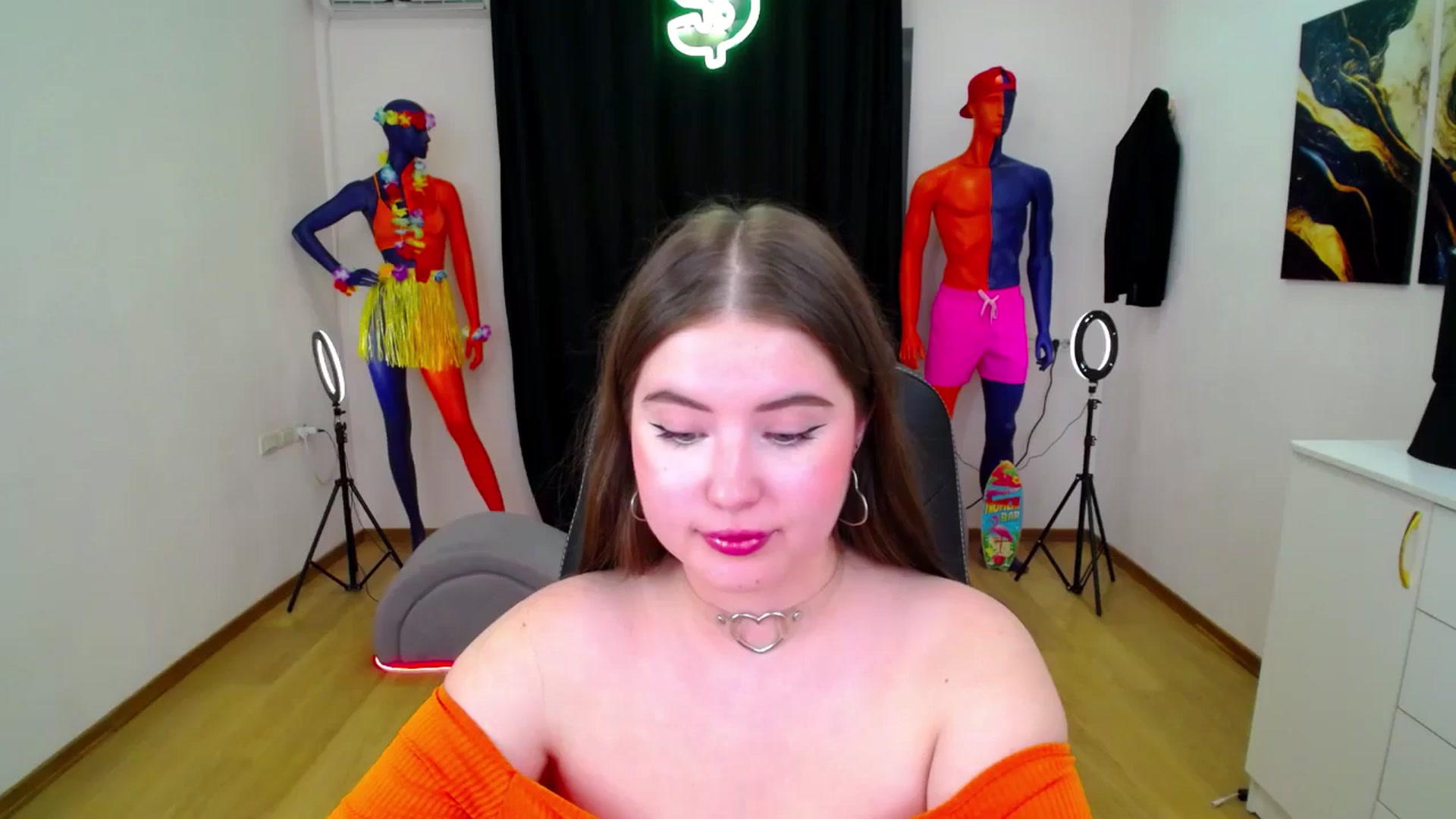 Gallery image thumbnail from AdmireMyEyes's myfreecams stream on, 10/11/2024, 10:57 image 4 of 20