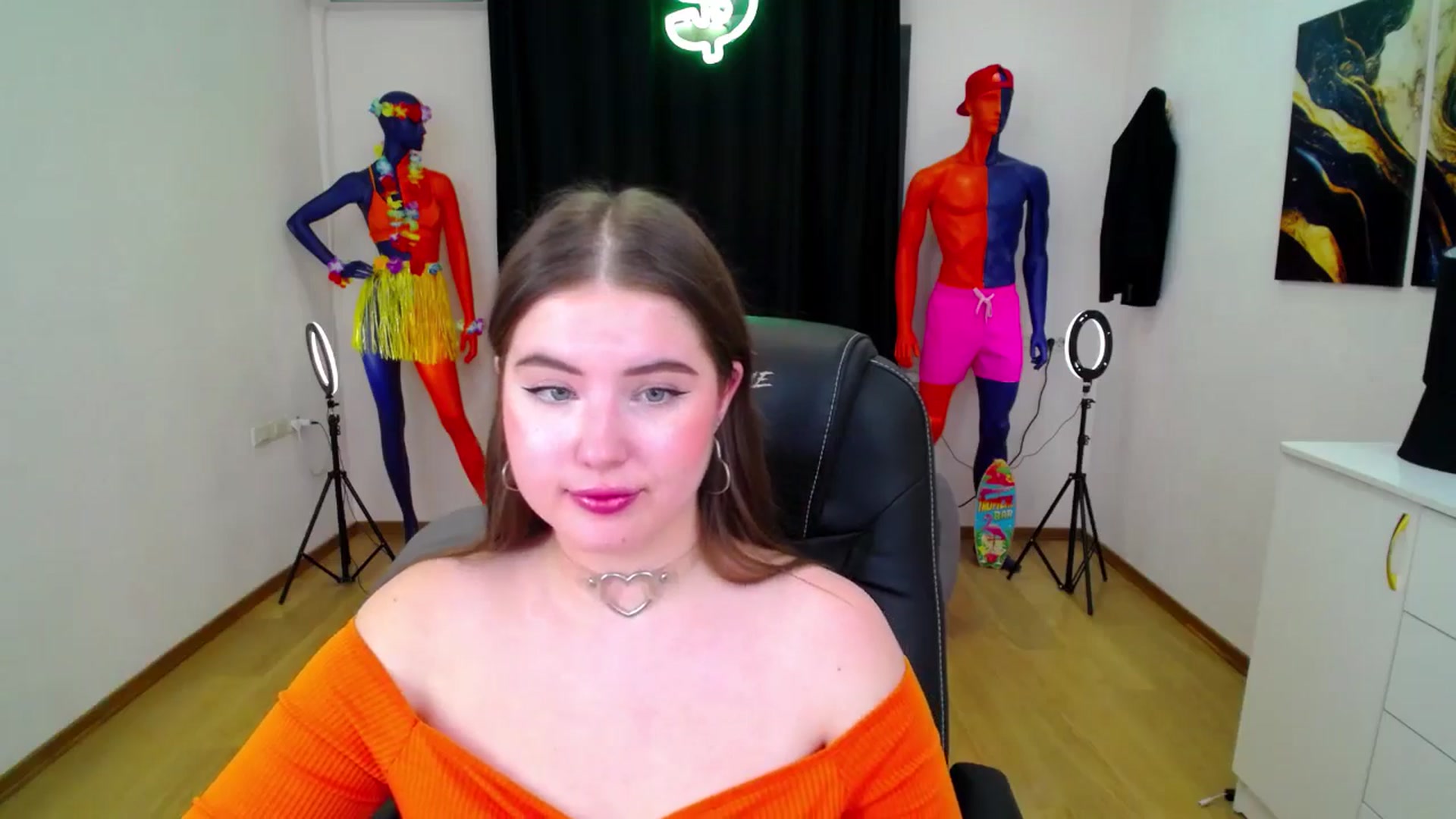 Gallery image thumbnail from AdmireMyEyes's myfreecams stream on, 10/11/2024, 12:40 image 13 of 20