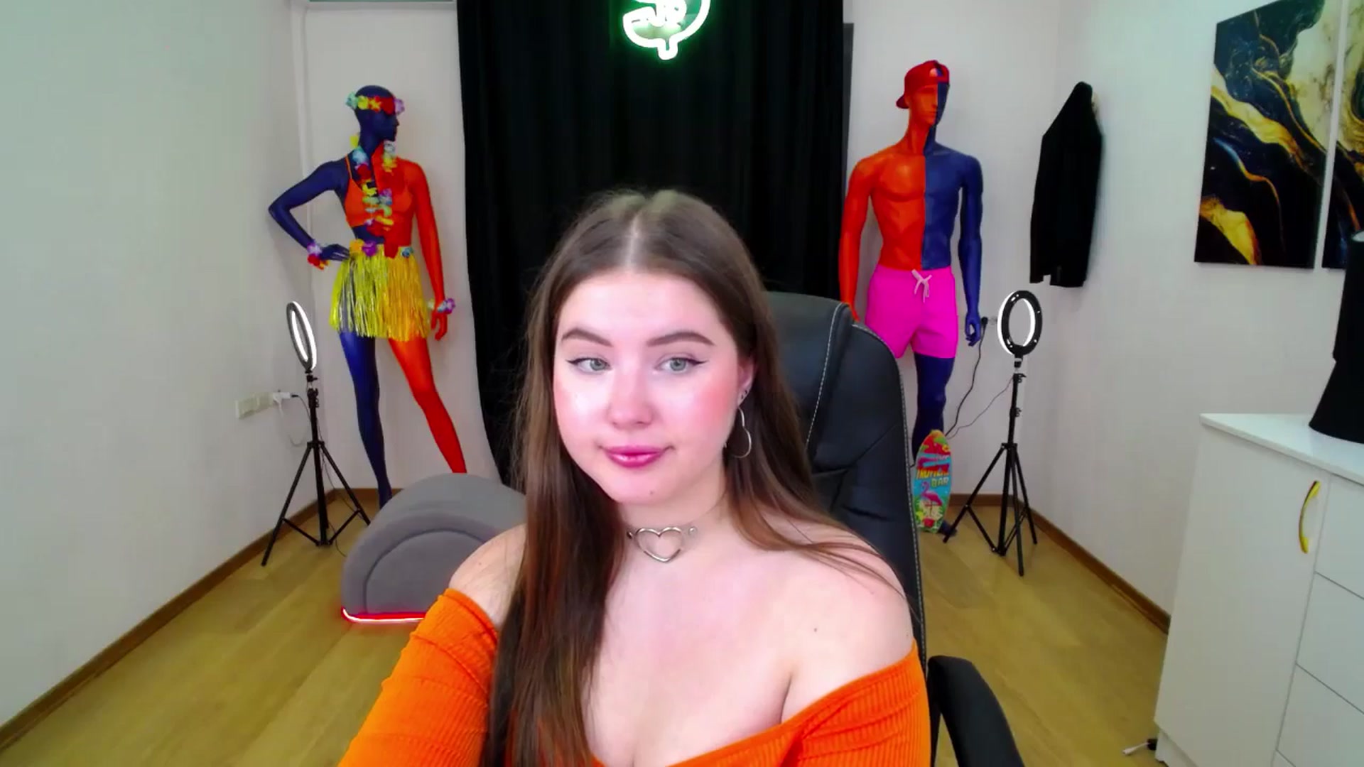 Gallery image thumbnail from AdmireMyEyes's myfreecams stream on, 10/11/2024, 12:40 image 15 of 20