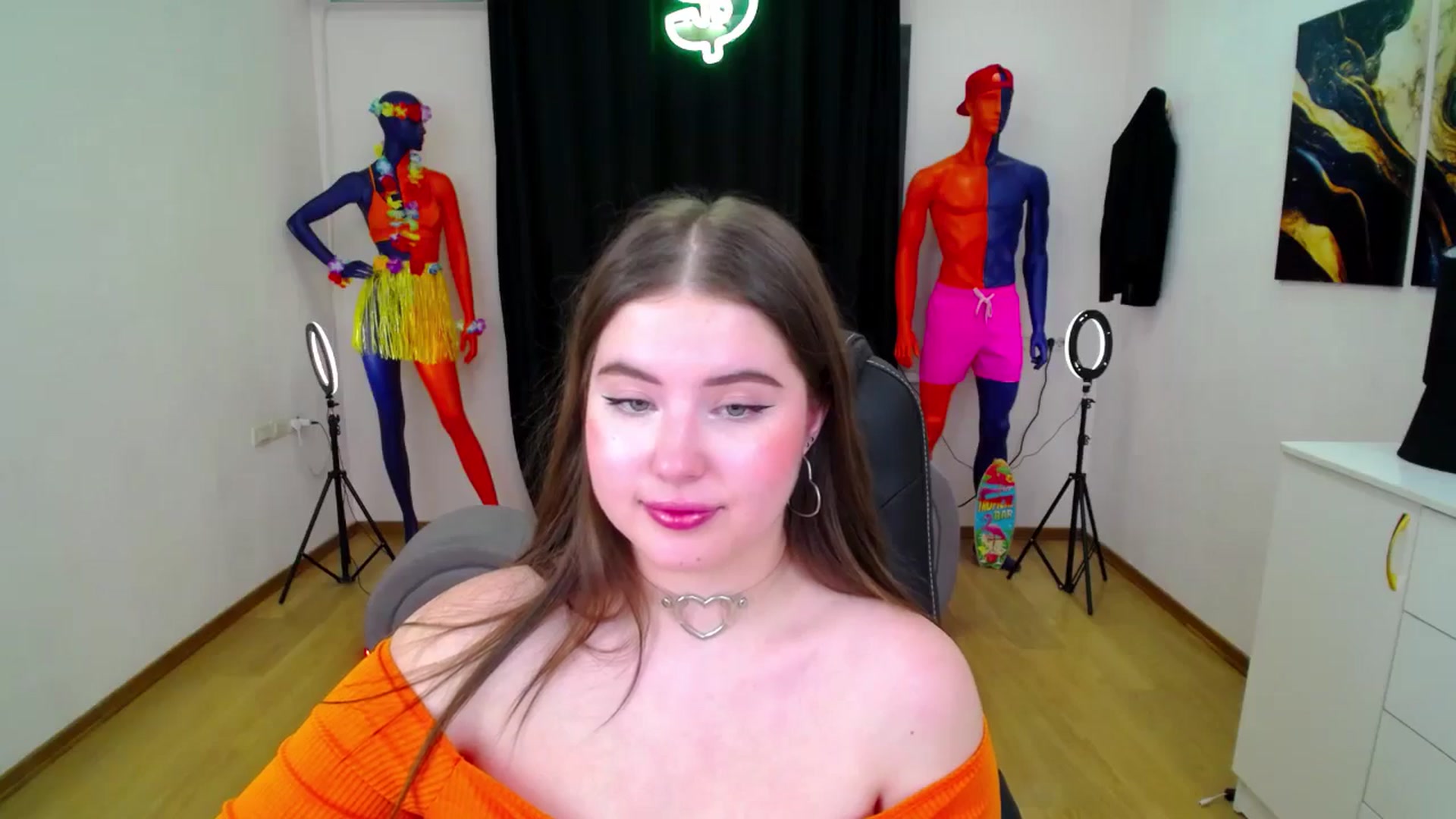 Gallery image thumbnail from AdmireMyEyes's myfreecams stream on, 10/11/2024, 12:40 image 10 of 20