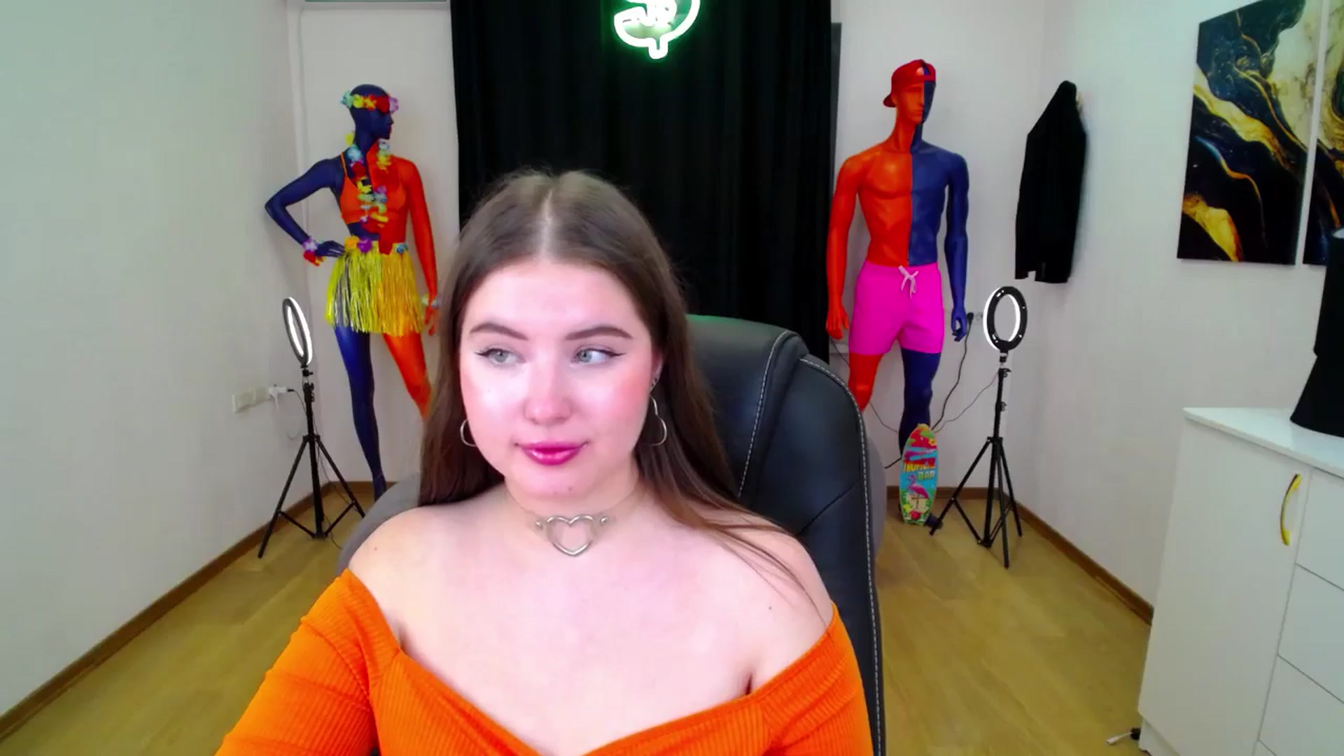 Gallery image thumbnail from AdmireMyEyes's myfreecams stream on, 10/11/2024, 12:40 image 16 of 20