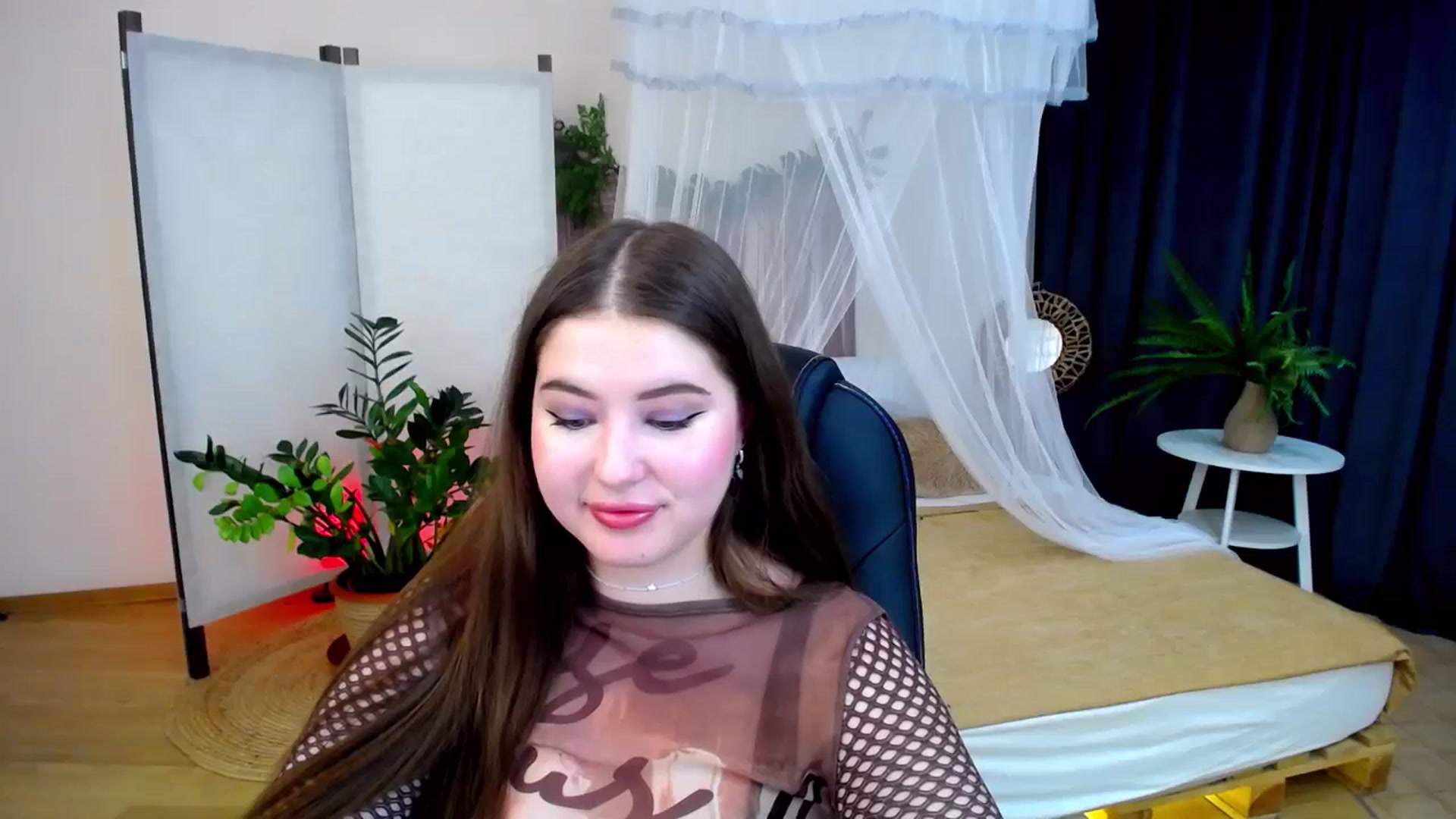 Gallery image thumbnail from AdmireMyEyes's myfreecams stream on, 10/13/2024, 07:30 image 5 of 20
