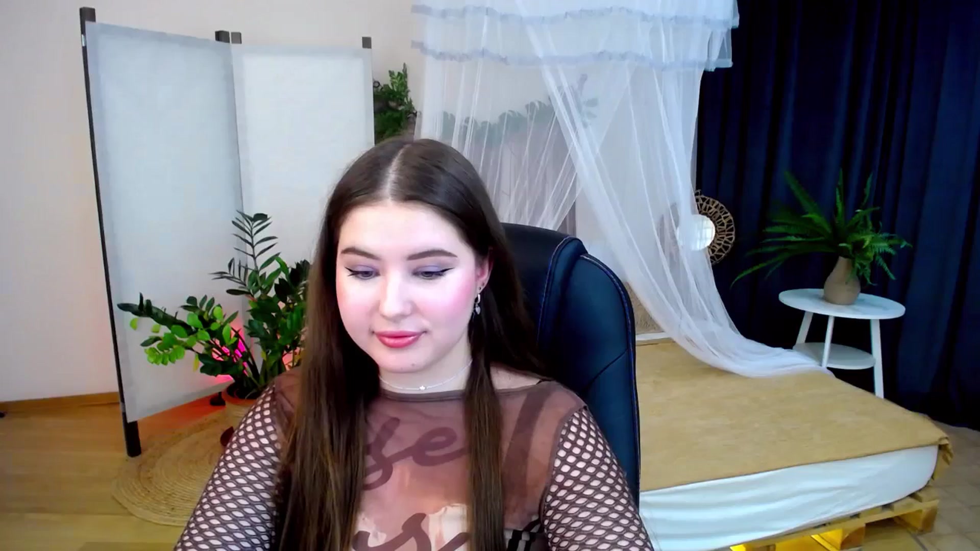 Gallery image thumbnail from AdmireMyEyes's myfreecams stream on, 10/13/2024, 07:30 image 11 of 20