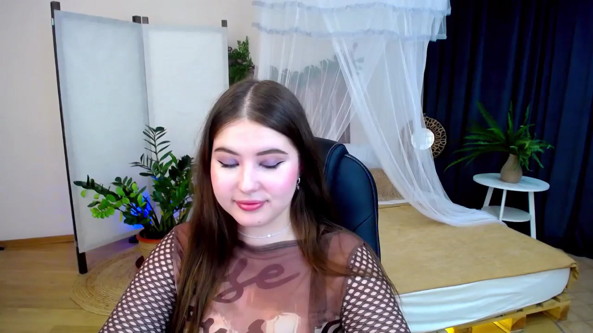 Gallery image thumbnail from AdmireMyEyes's myfreecams stream on, 10/13/2024, 07:46 image 5 of 20