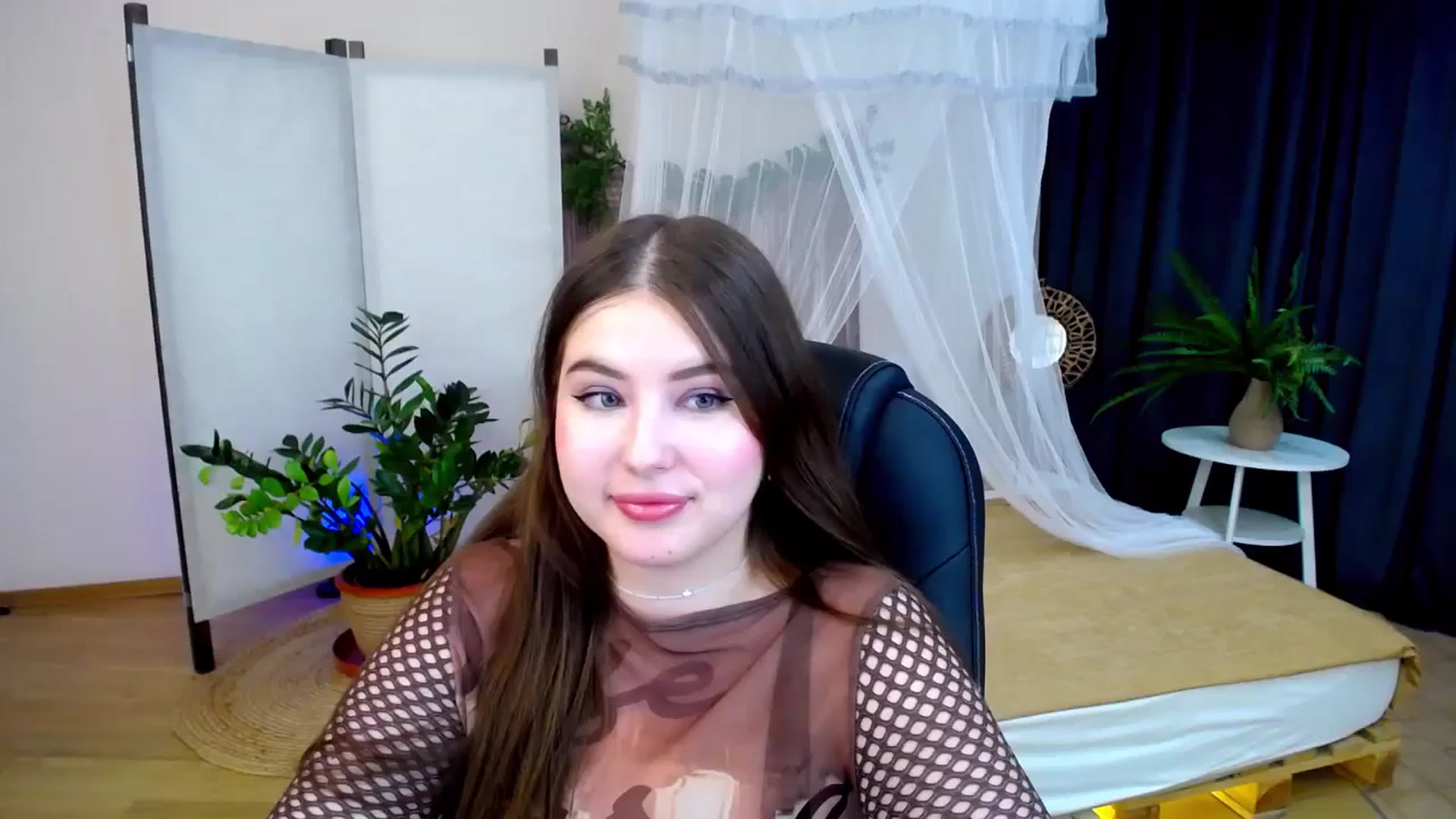 Gallery image thumbnail from AdmireMyEyes's myfreecams stream on, 10/13/2024, 07:46 image 18 of 20