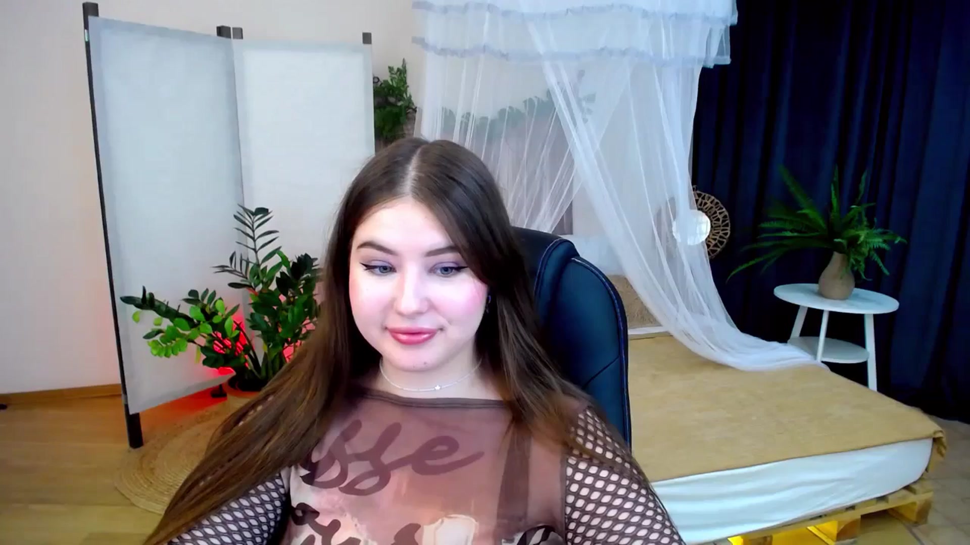 Gallery image thumbnail from AdmireMyEyes's myfreecams stream on, 10/13/2024, 07:46 image 11 of 20