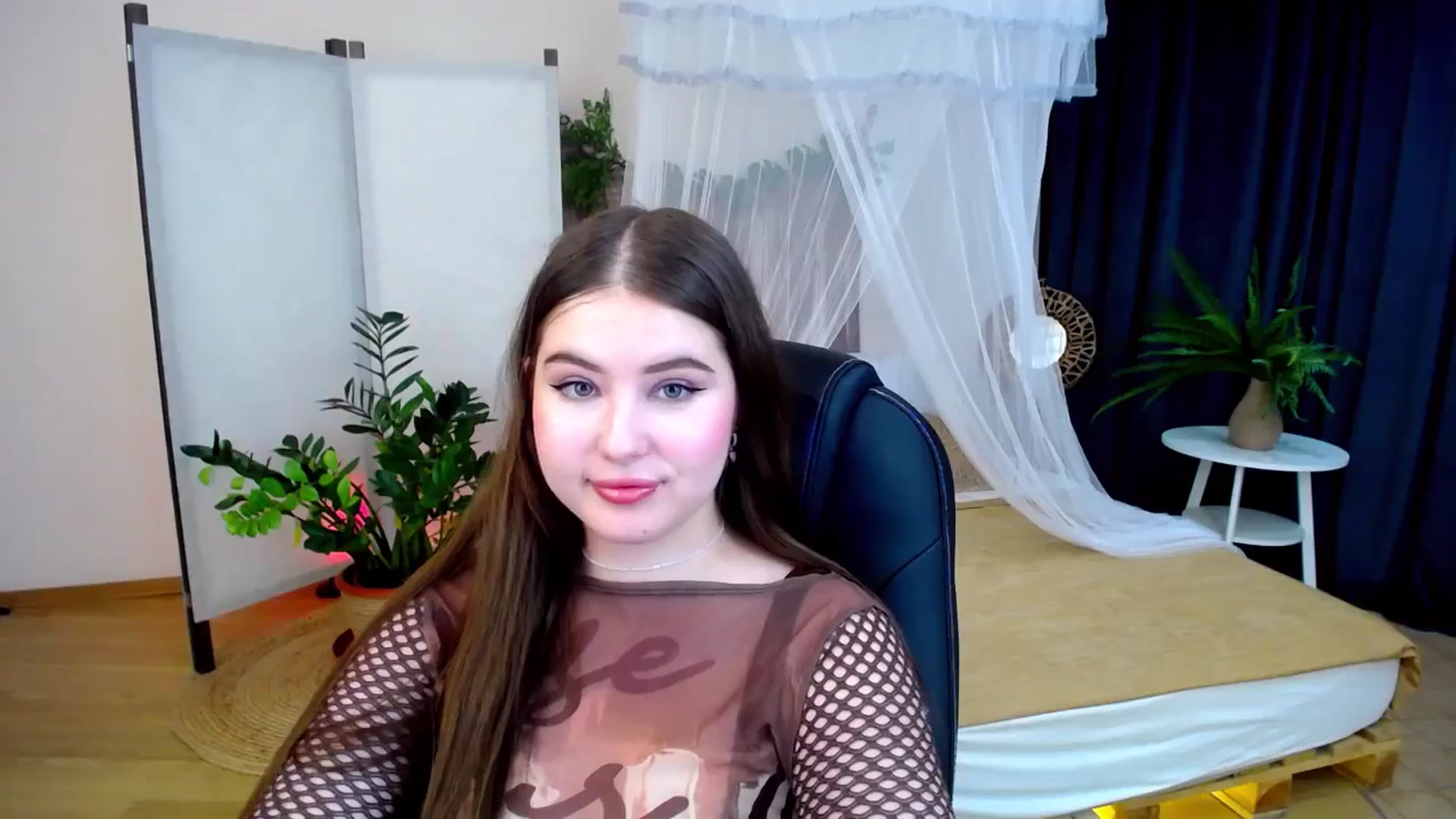 Gallery image thumbnail from AdmireMyEyes's myfreecams stream on, 10/13/2024, 07:46 image 14 of 20