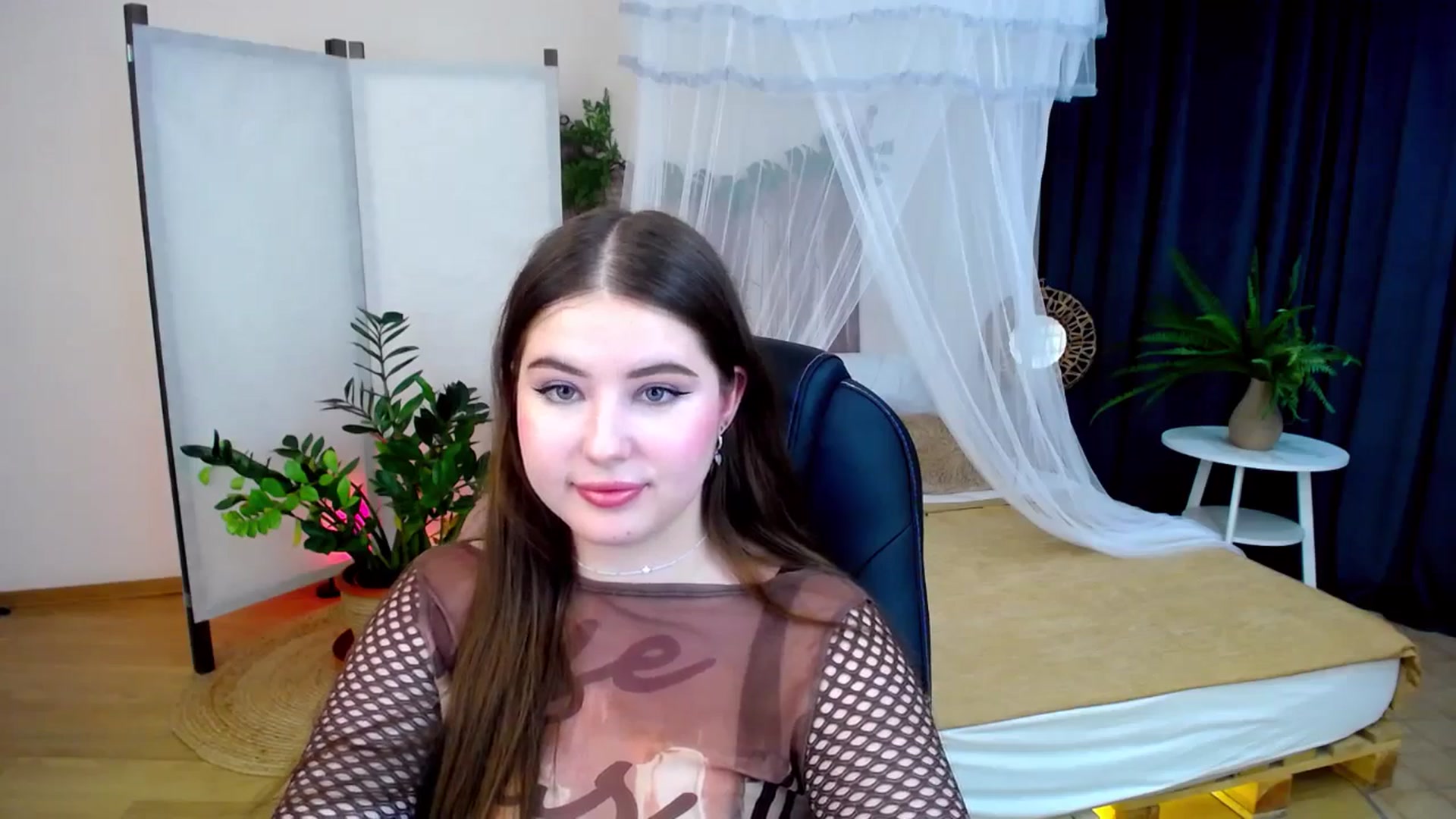 Gallery image thumbnail from AdmireMyEyes's myfreecams stream on, 10/13/2024, 07:46 image 20 of 20