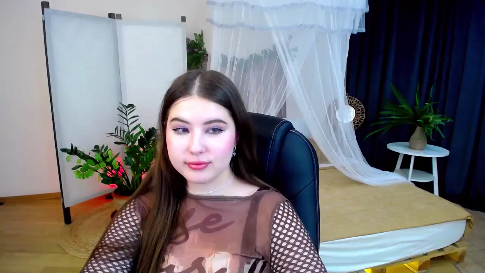 Gallery image thumbnail from AdmireMyEyes's myfreecams stream on, 10/13/2024, 07:46 image 15 of 20