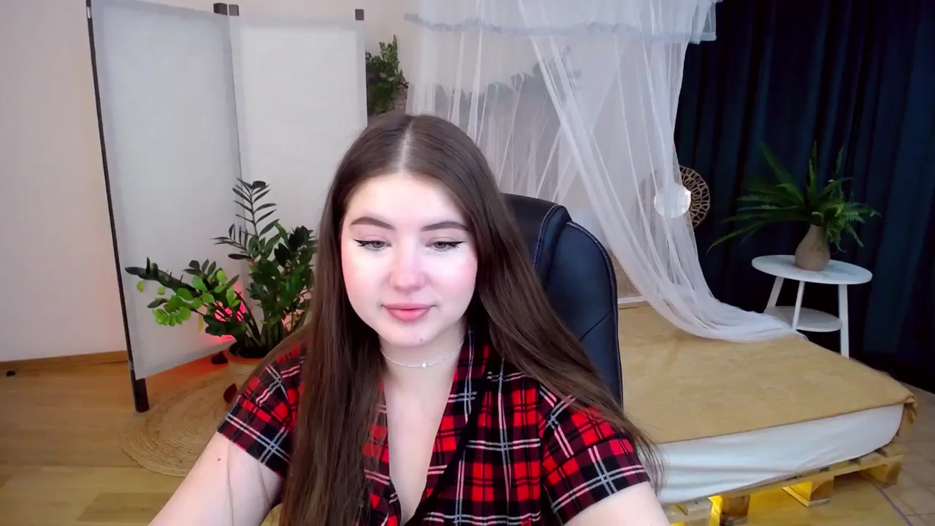 Gallery image thumbnail from AdmireMyEyes's myfreecams stream on, 10/14/2024, 18:27 image 17 of 20