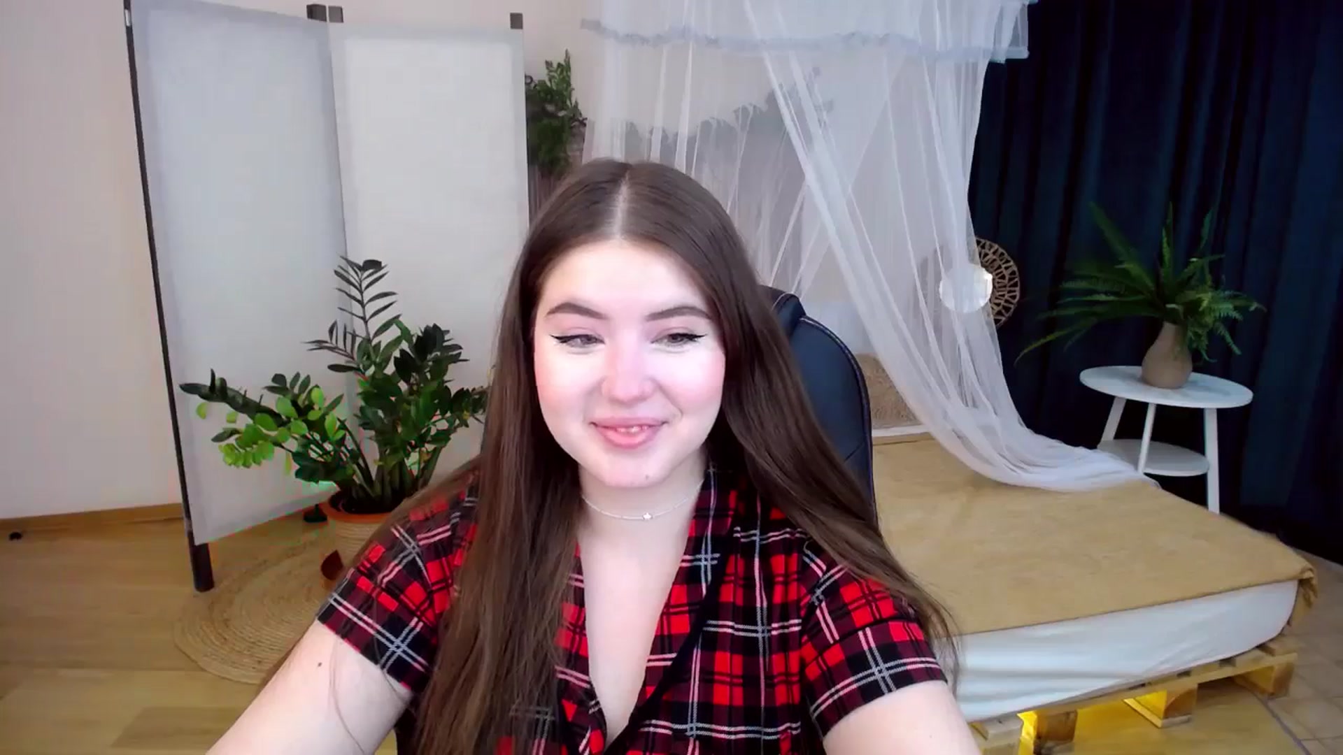 Gallery image thumbnail from AdmireMyEyes's myfreecams stream on, 10/14/2024, 18:27 image 15 of 20