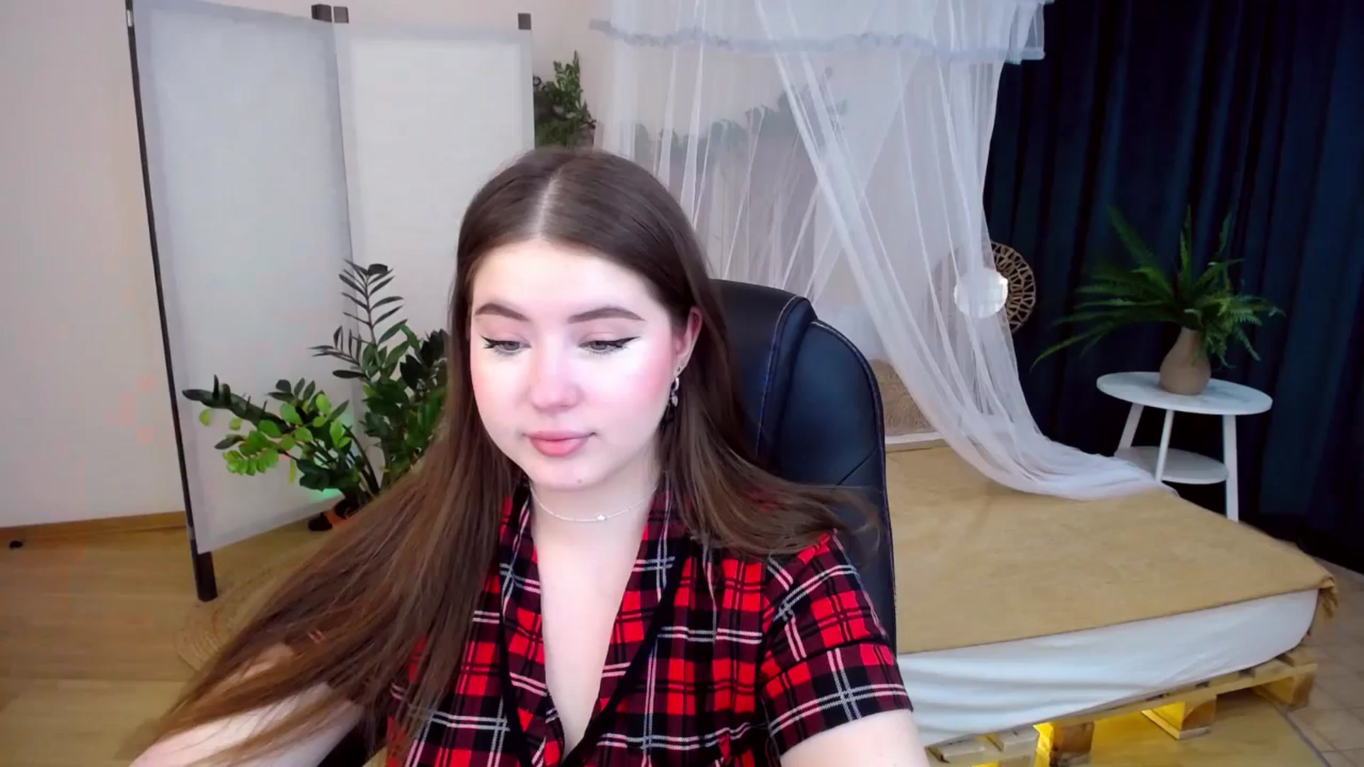 Gallery image thumbnail from AdmireMyEyes's myfreecams stream on, 10/14/2024, 18:27 image 11 of 20