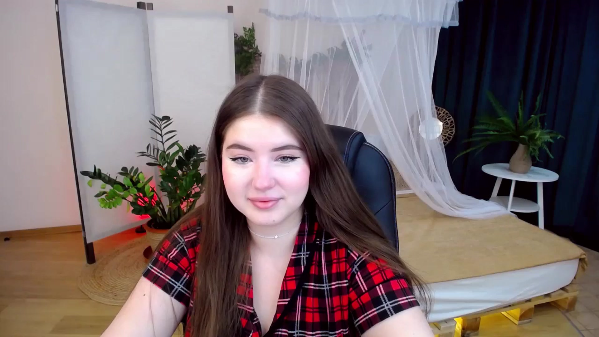 Gallery image thumbnail from AdmireMyEyes's myfreecams stream on, 10/14/2024, 18:27 image 16 of 20