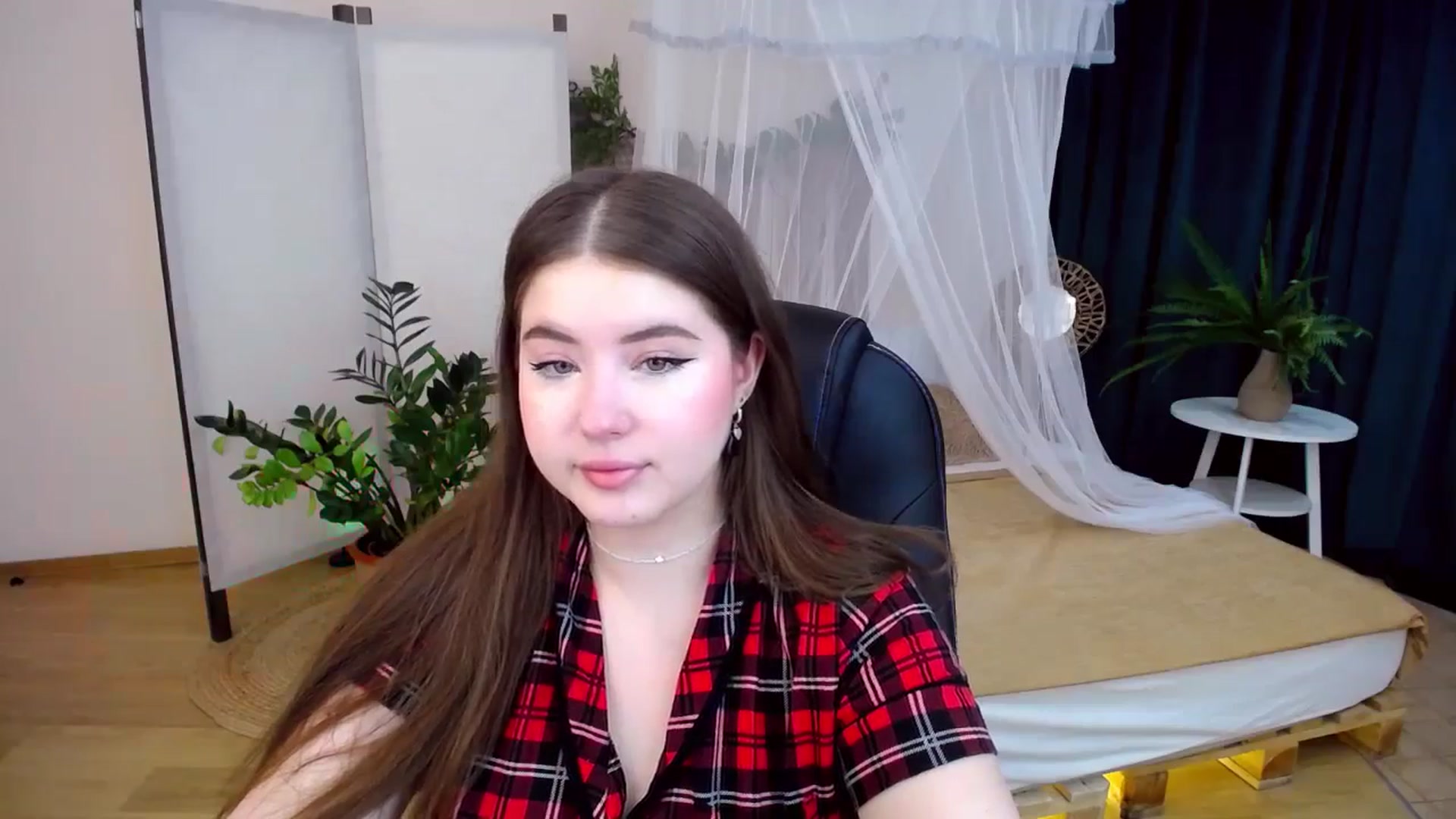 Gallery image thumbnail from AdmireMyEyes's myfreecams stream on, 10/14/2024, 18:27 image 12 of 20