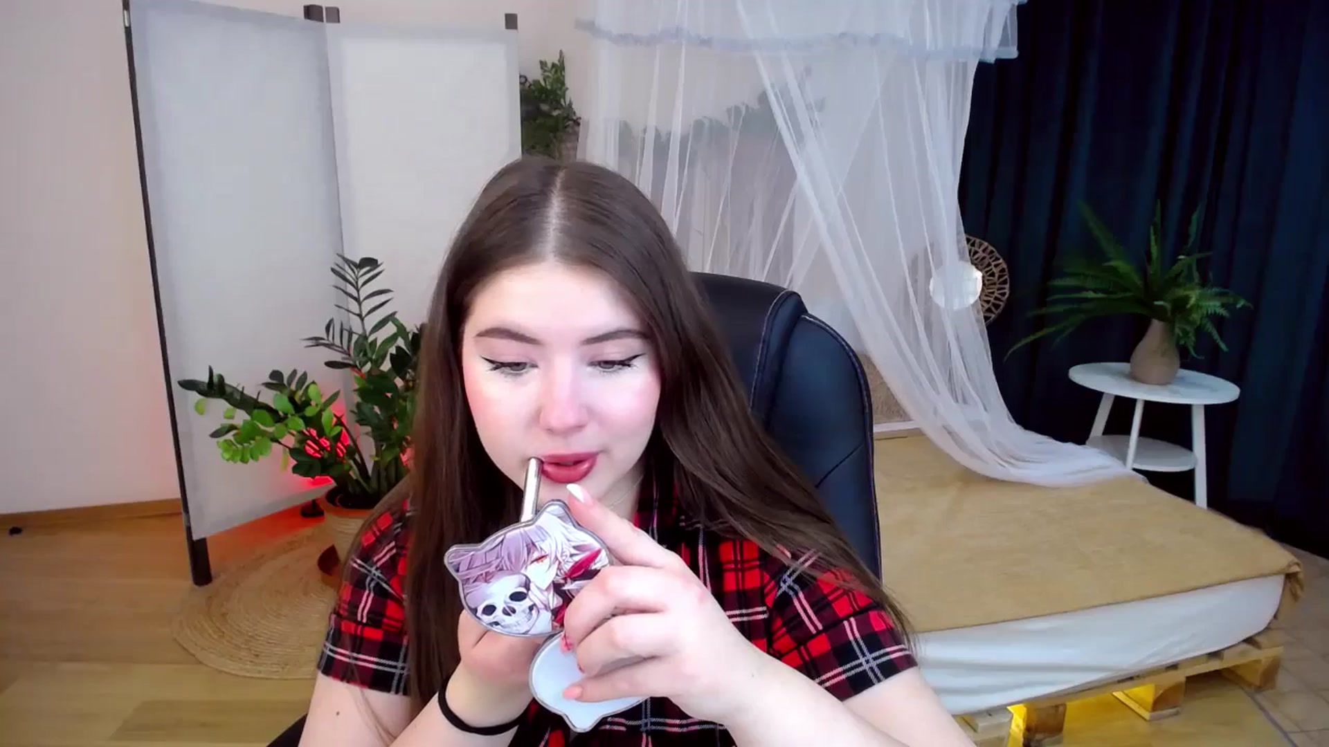 Gallery image thumbnail from AdmireMyEyes's myfreecams stream on, 10/14/2024, 18:27 image 19 of 20