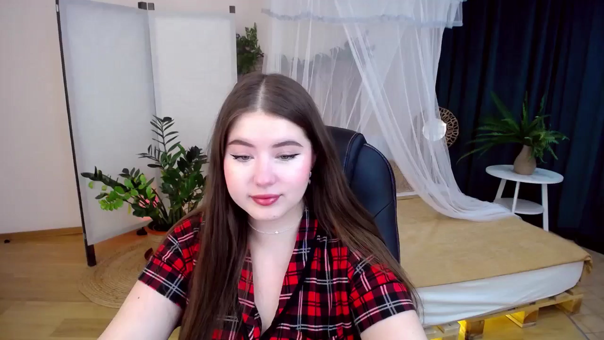 Gallery image thumbnail from AdmireMyEyes's myfreecams stream on, 10/14/2024, 18:27 image 20 of 20